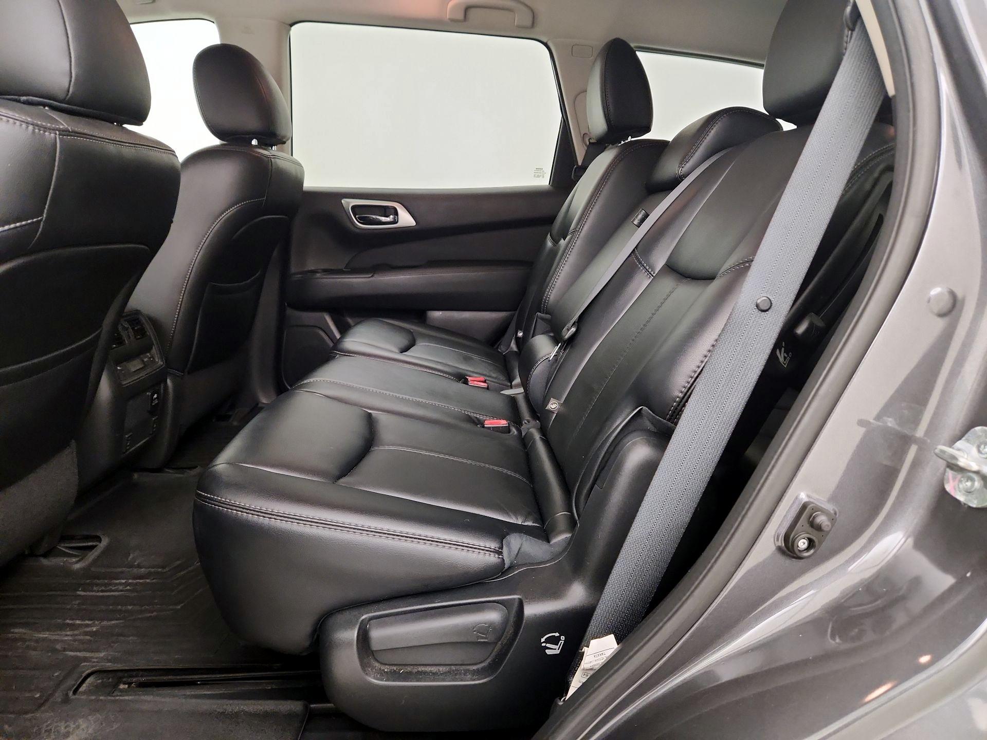 Thumbnail: 2016 Nissan Pathfinder - 20