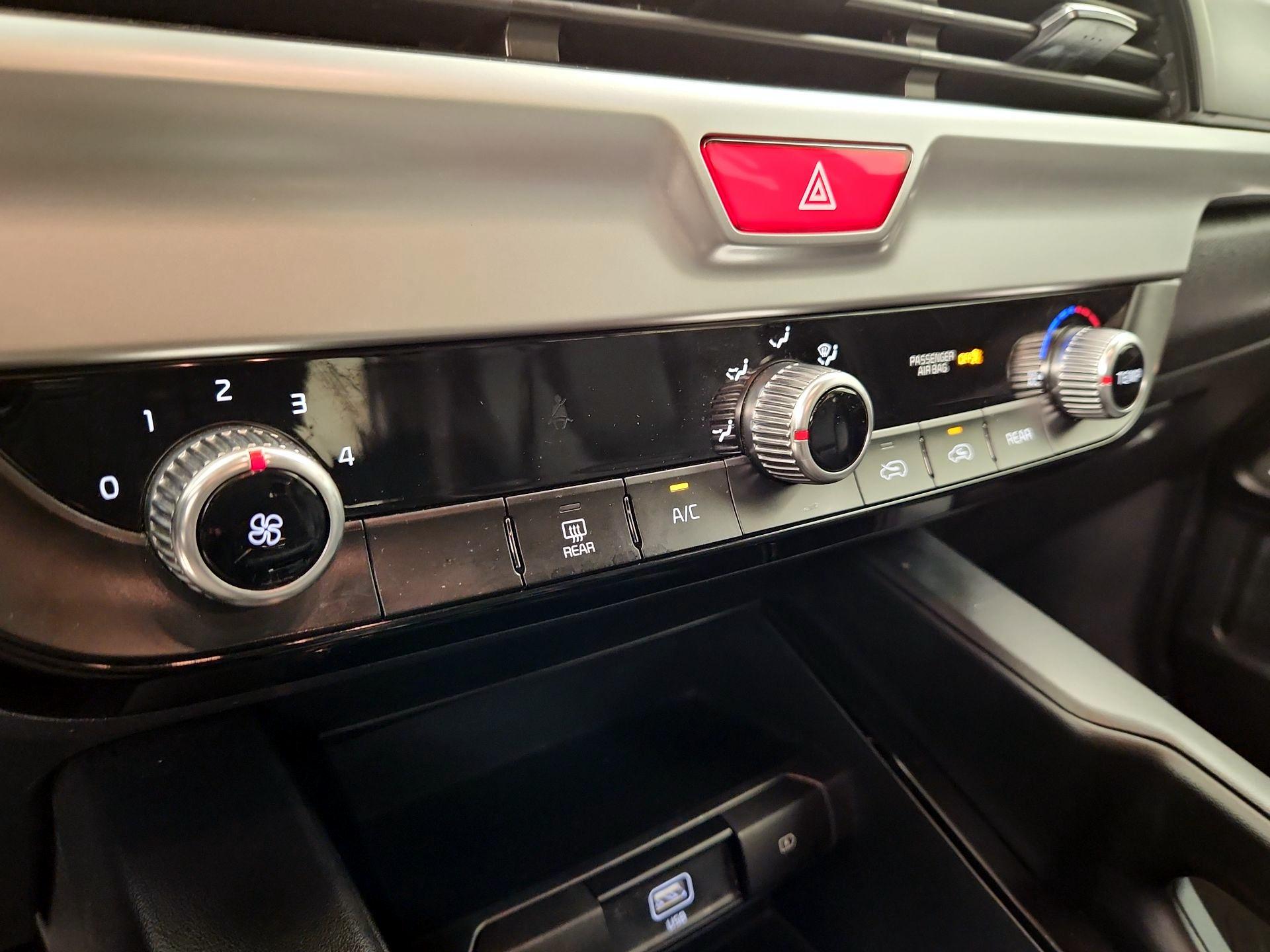 Thumbnail: 2020 Kia Telluride - 16