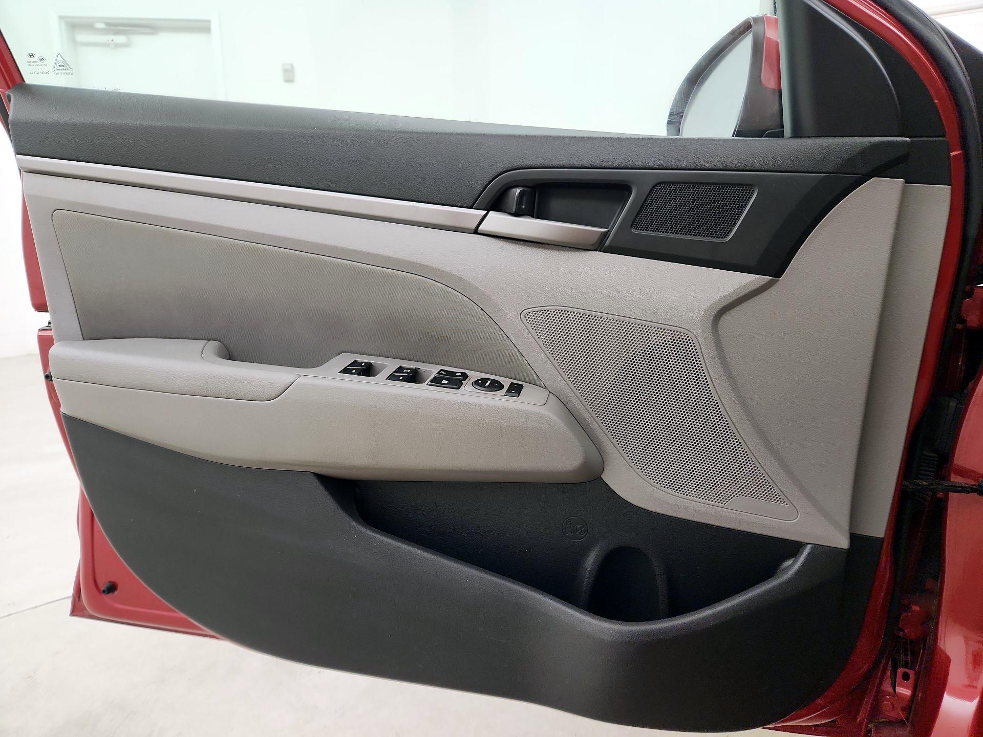 Thumbnail: 2018 Hyundai Elantra - 10