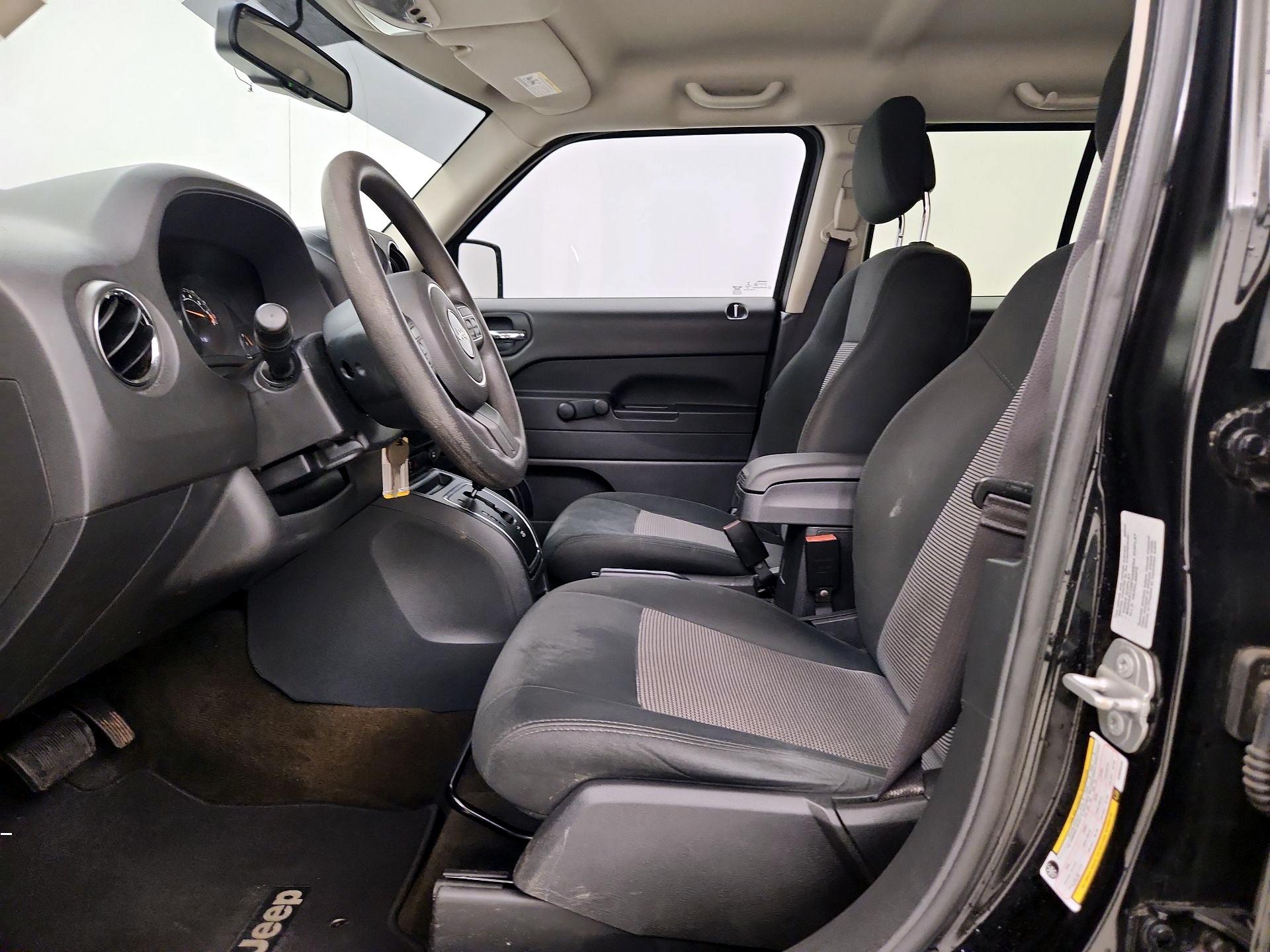 Thumbnail: 2016 Jeep Patriot - 9