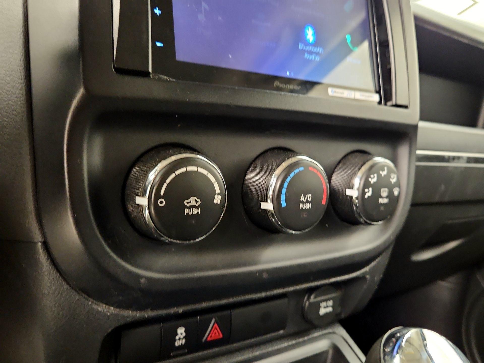 Thumbnail: 2016 Jeep Patriot - 12