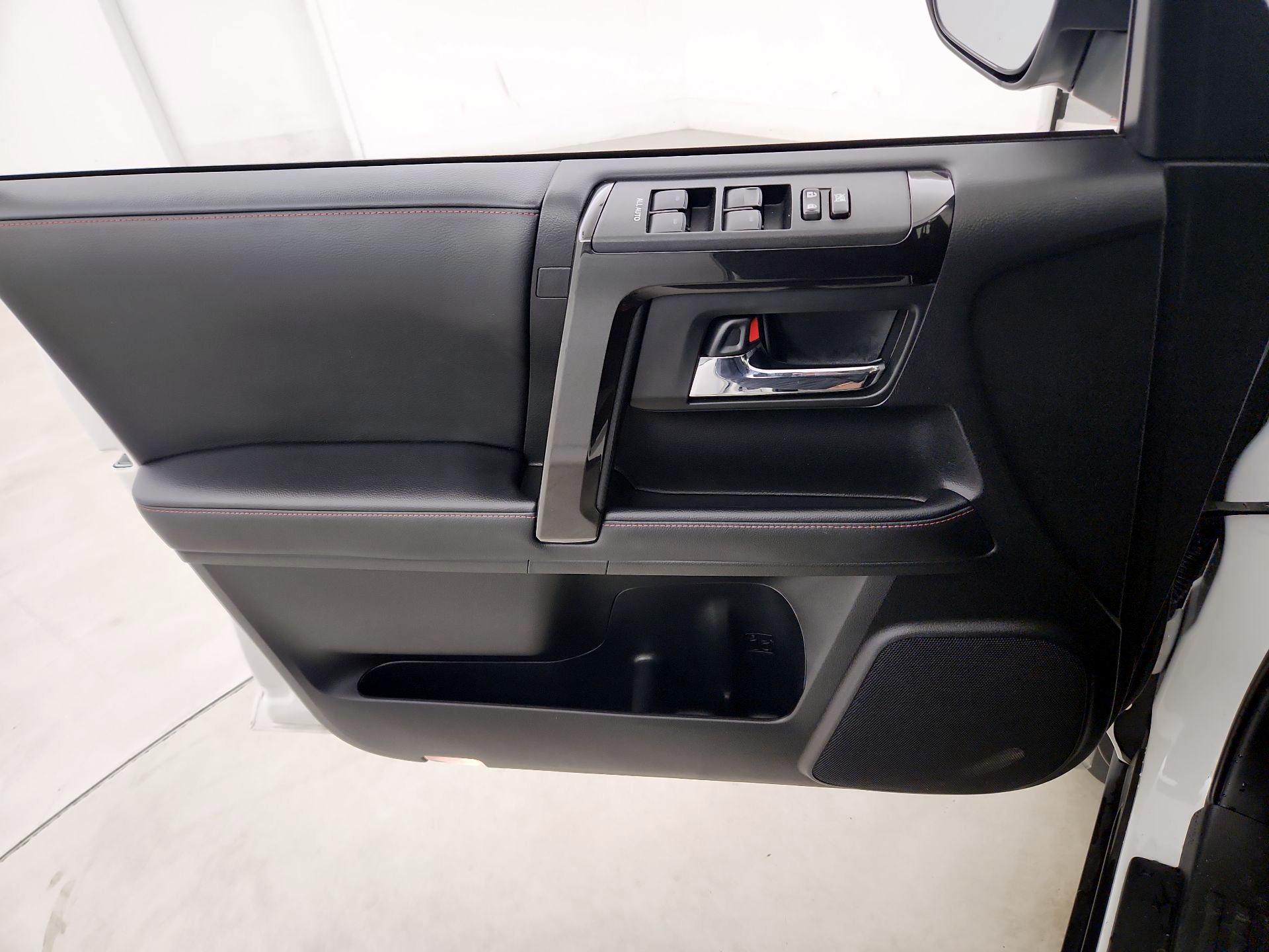 Thumbnail: 2021 Toyota 4Runner - 12