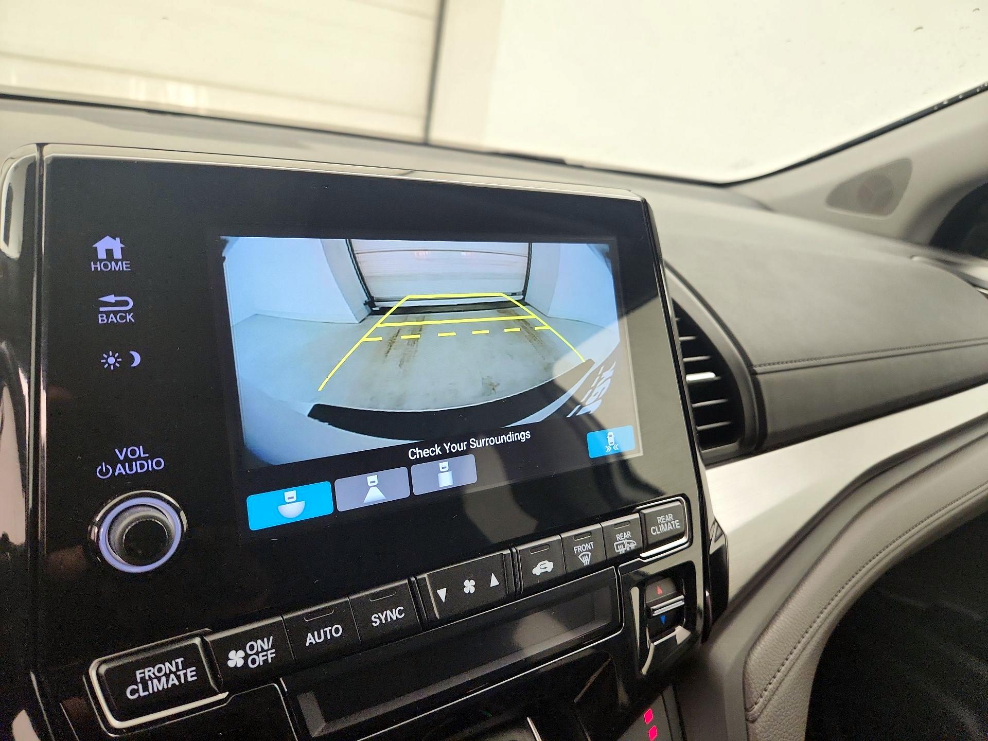 Thumbnail: 2018 Honda Odyssey - 14