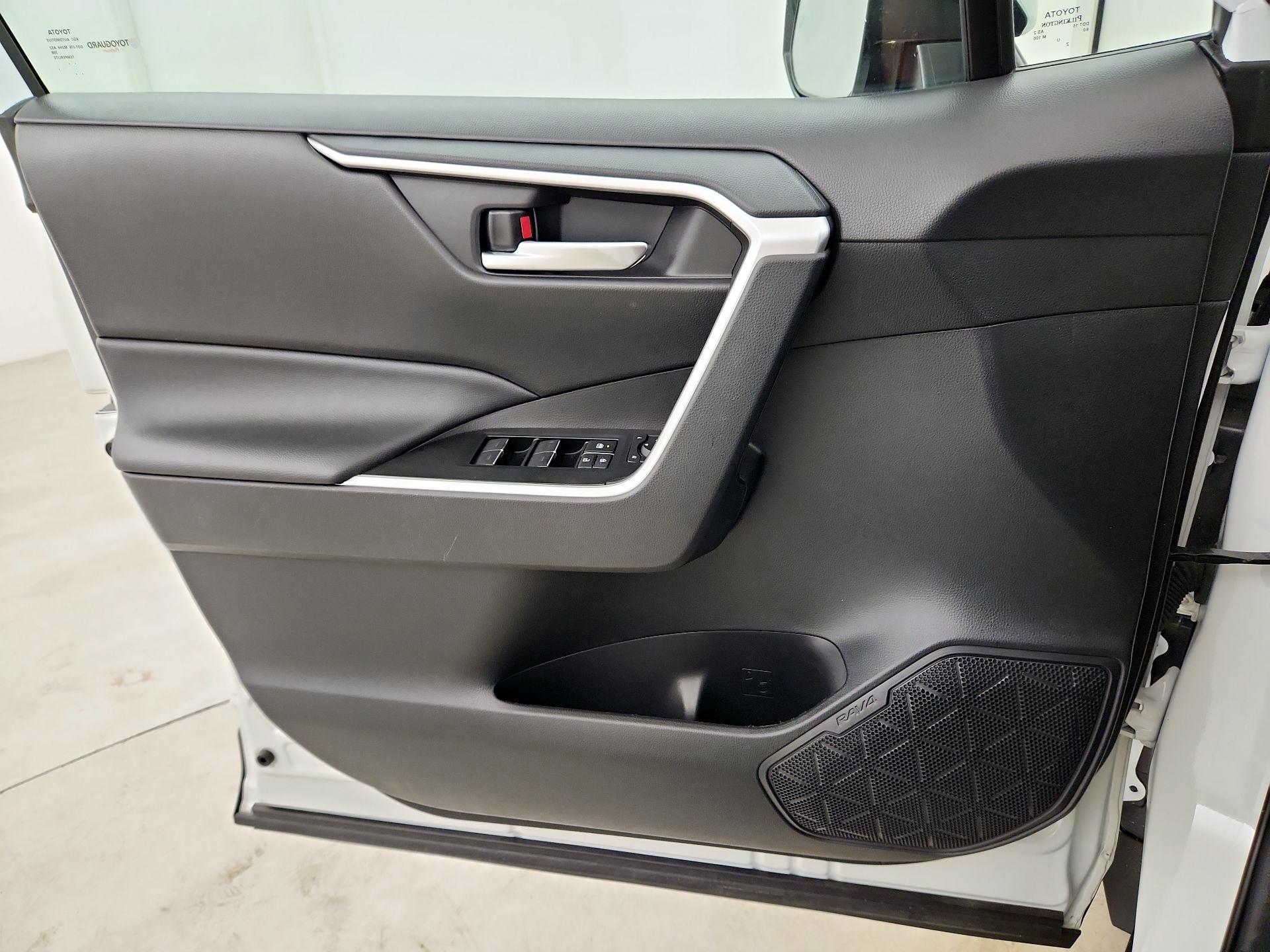 Thumbnail: 2023 Toyota RAV4 - 10