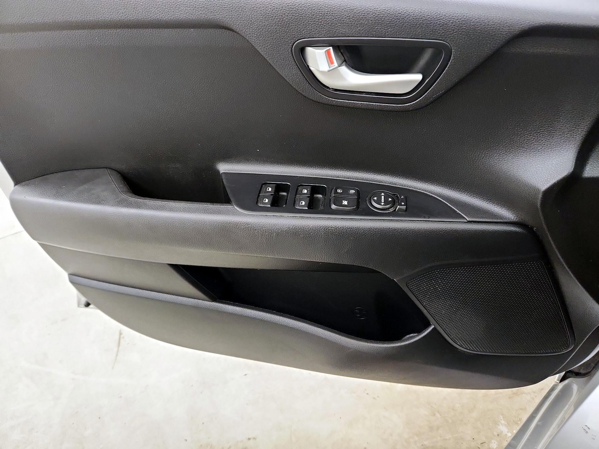 Thumbnail: 2021 Kia Rio - 10