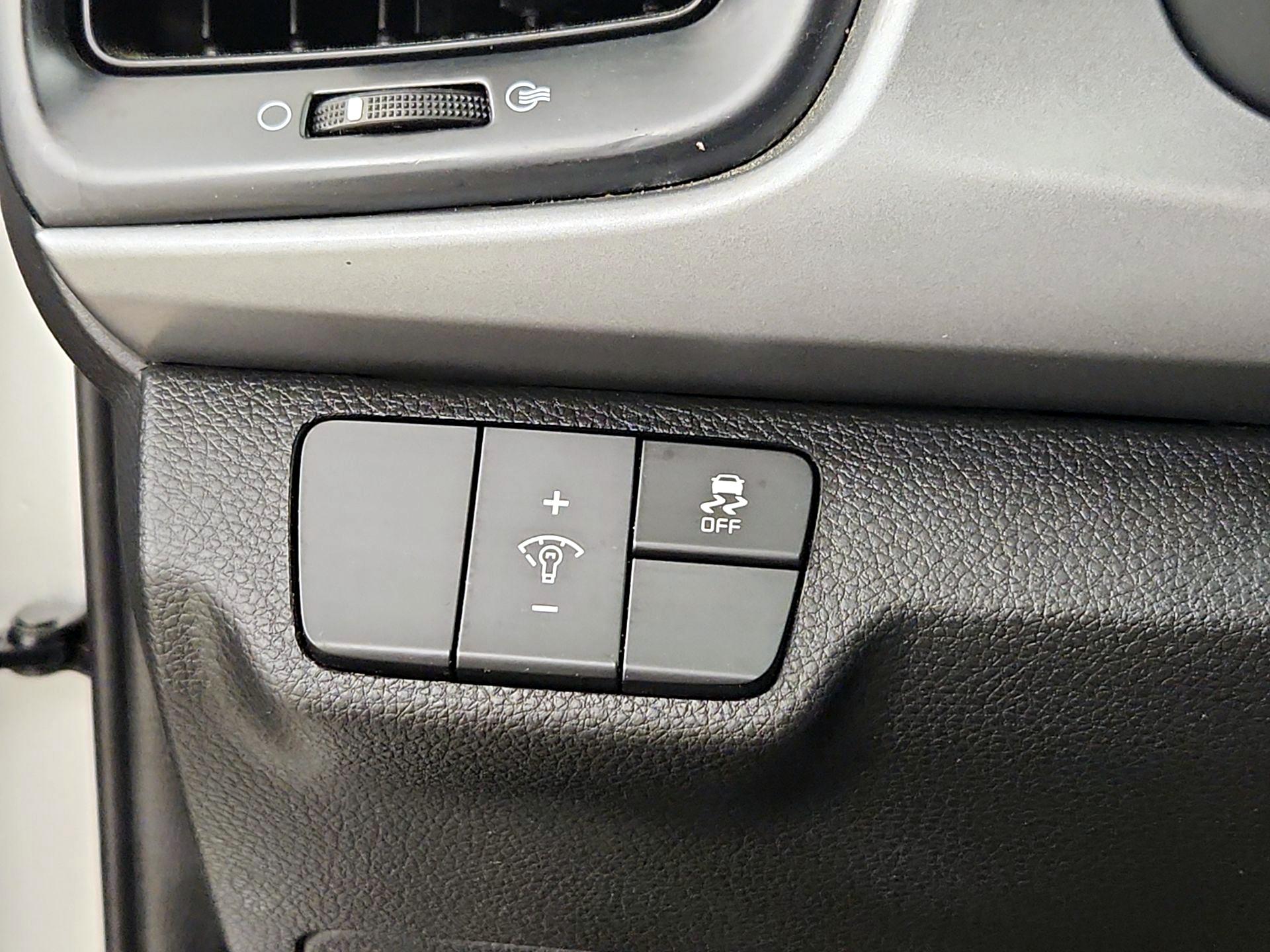 Thumbnail: 2021 Kia Rio - 11