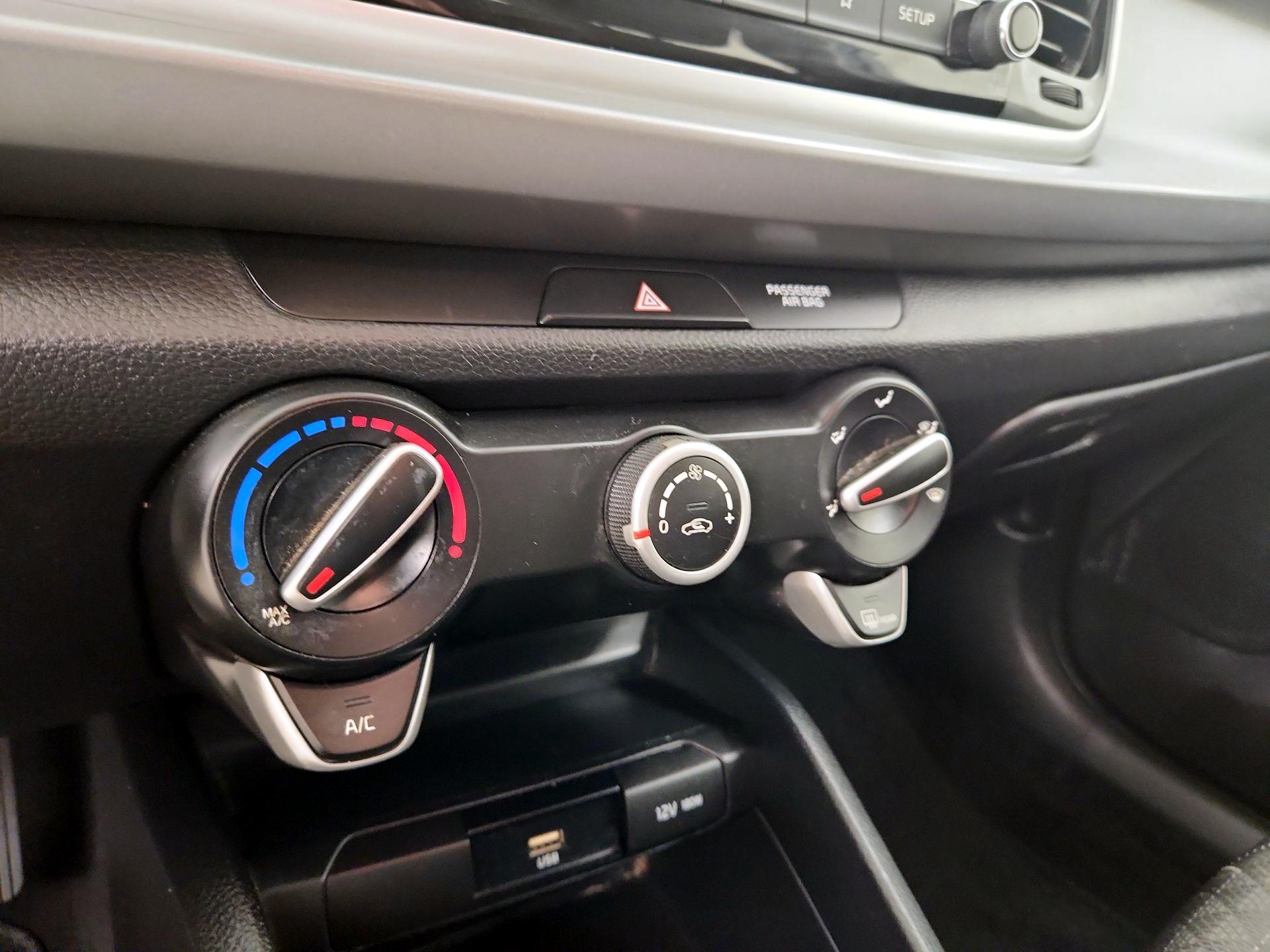 Thumbnail: 2021 Kia Rio - 14