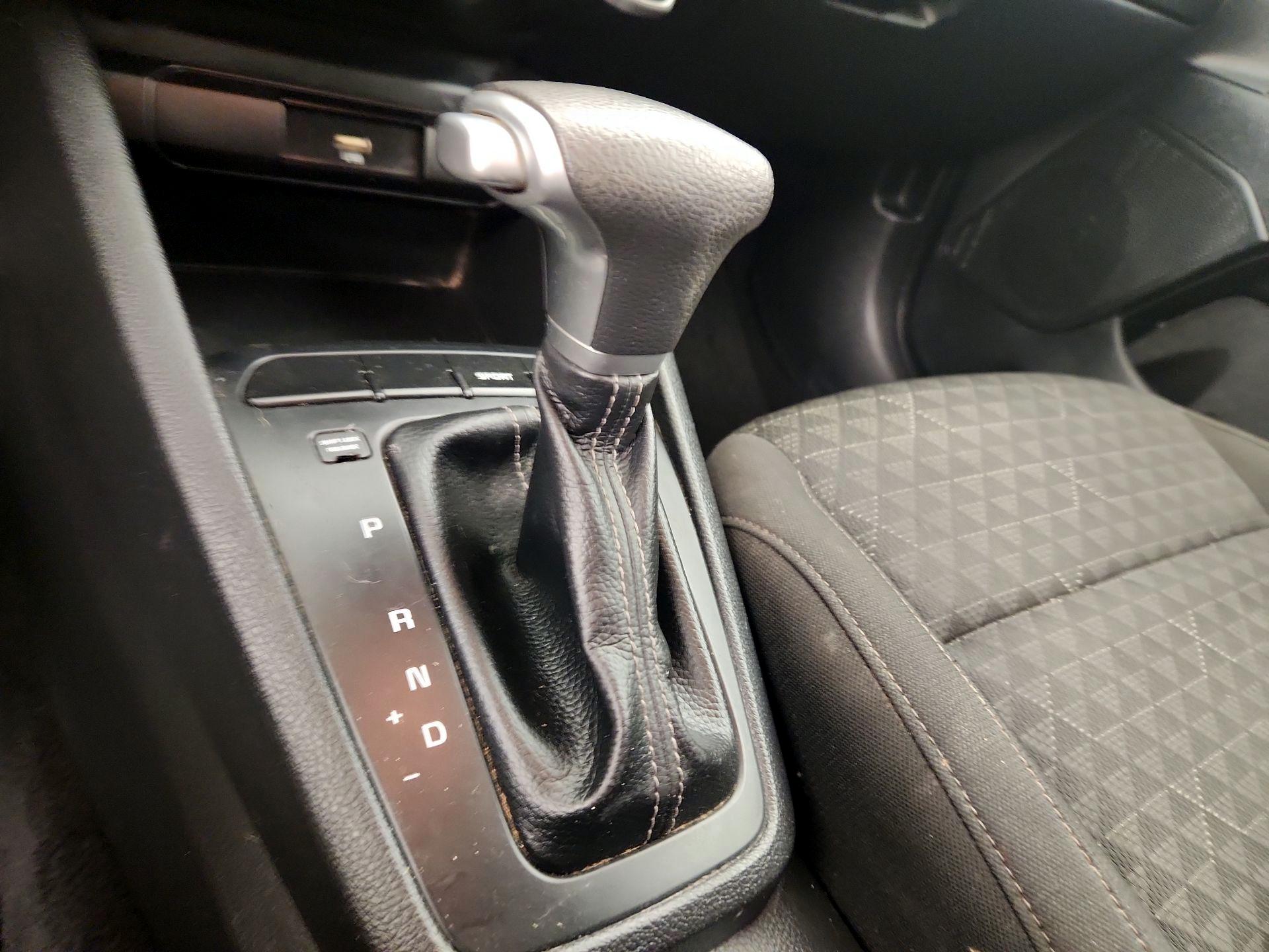 Thumbnail: 2021 Kia Rio - 15