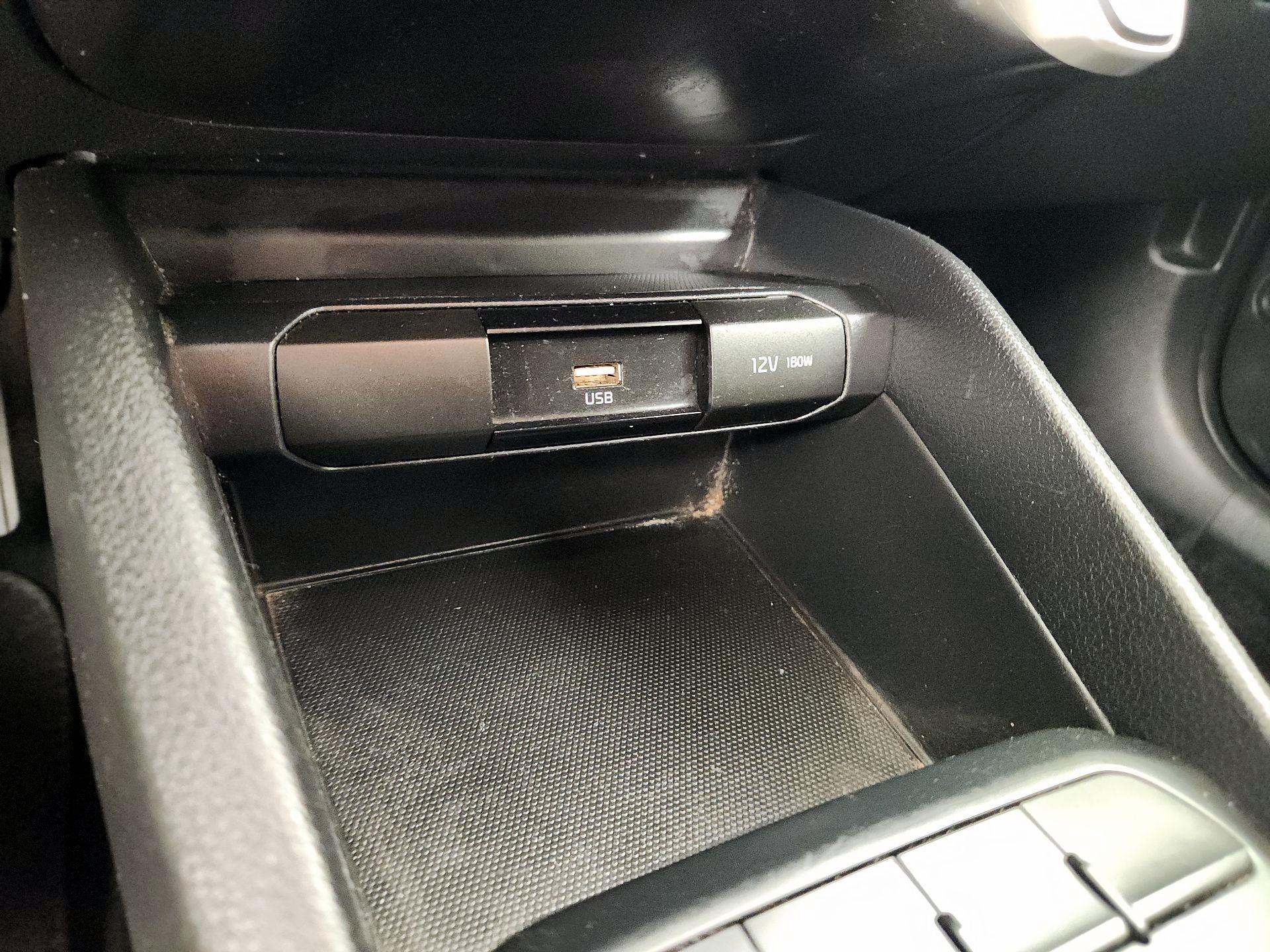 Thumbnail: 2021 Kia Rio - 16