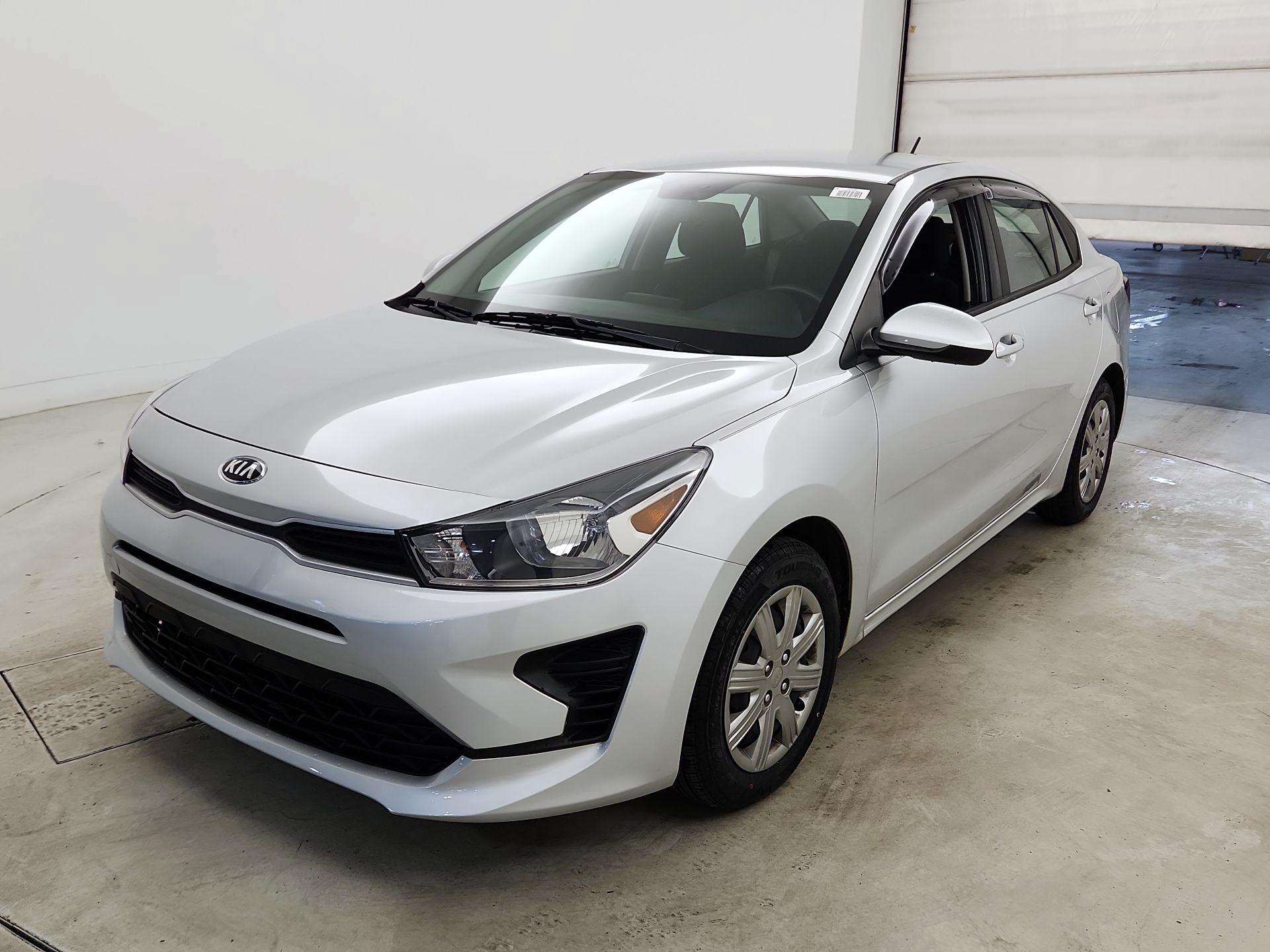 Thumbnail: 2021 Kia Rio - 3