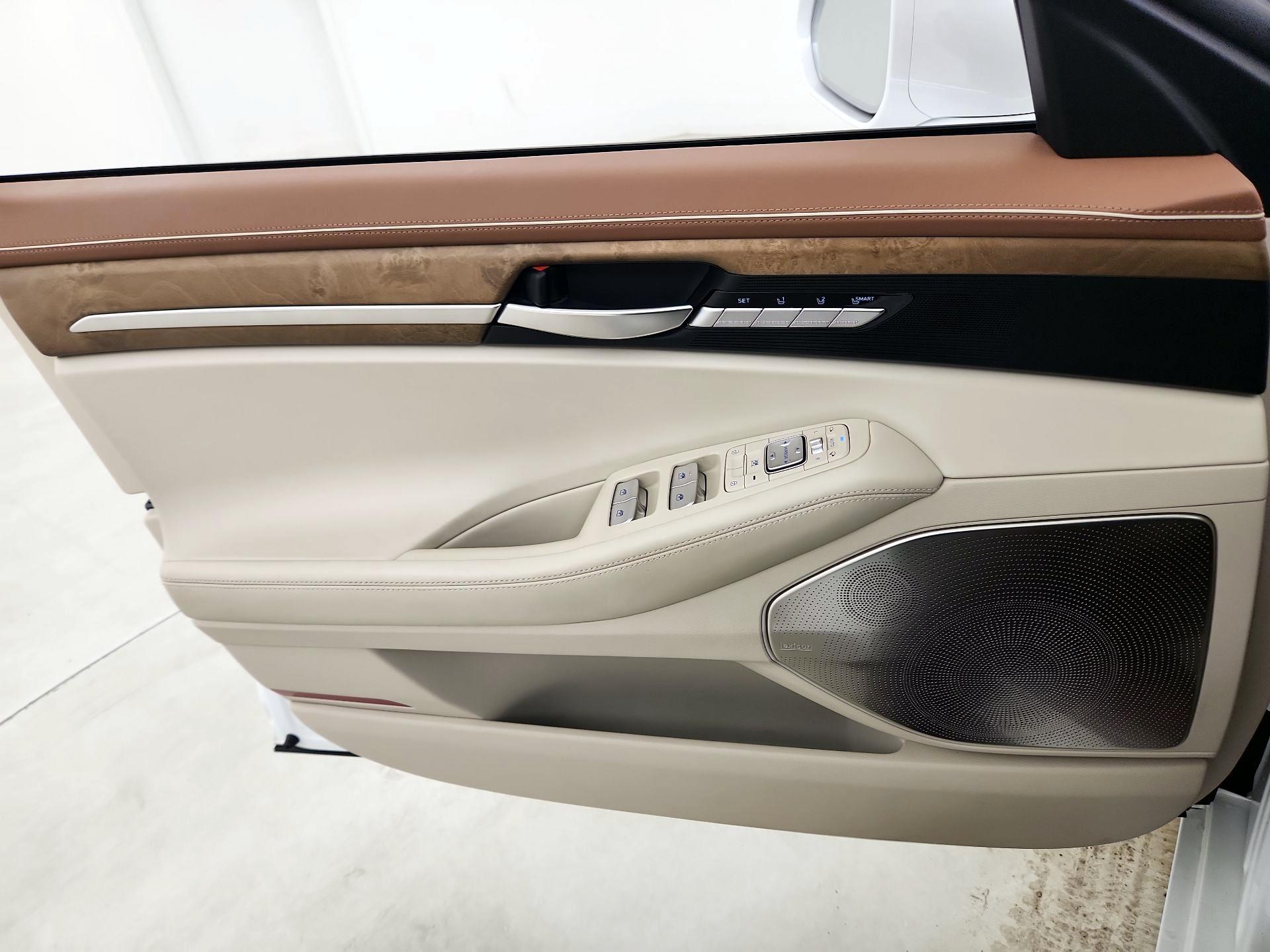 Thumbnail: 2022 Genesis G90 - 12