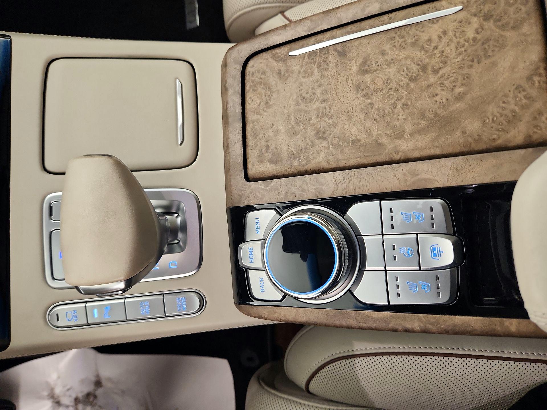 Thumbnail: 2022 Genesis G90 - 18