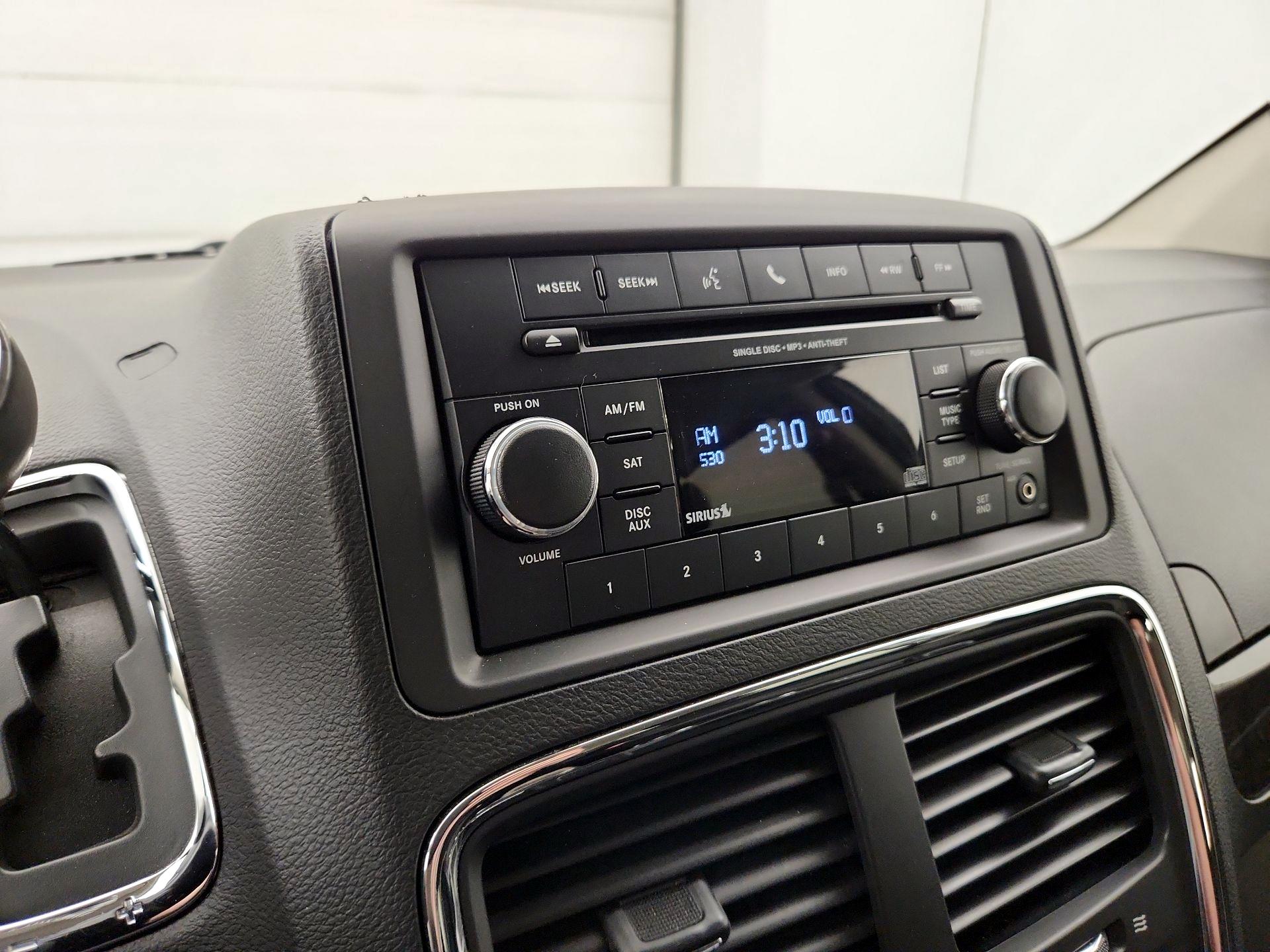 Thumbnail: 2016 Dodge Grand Caravan - 14