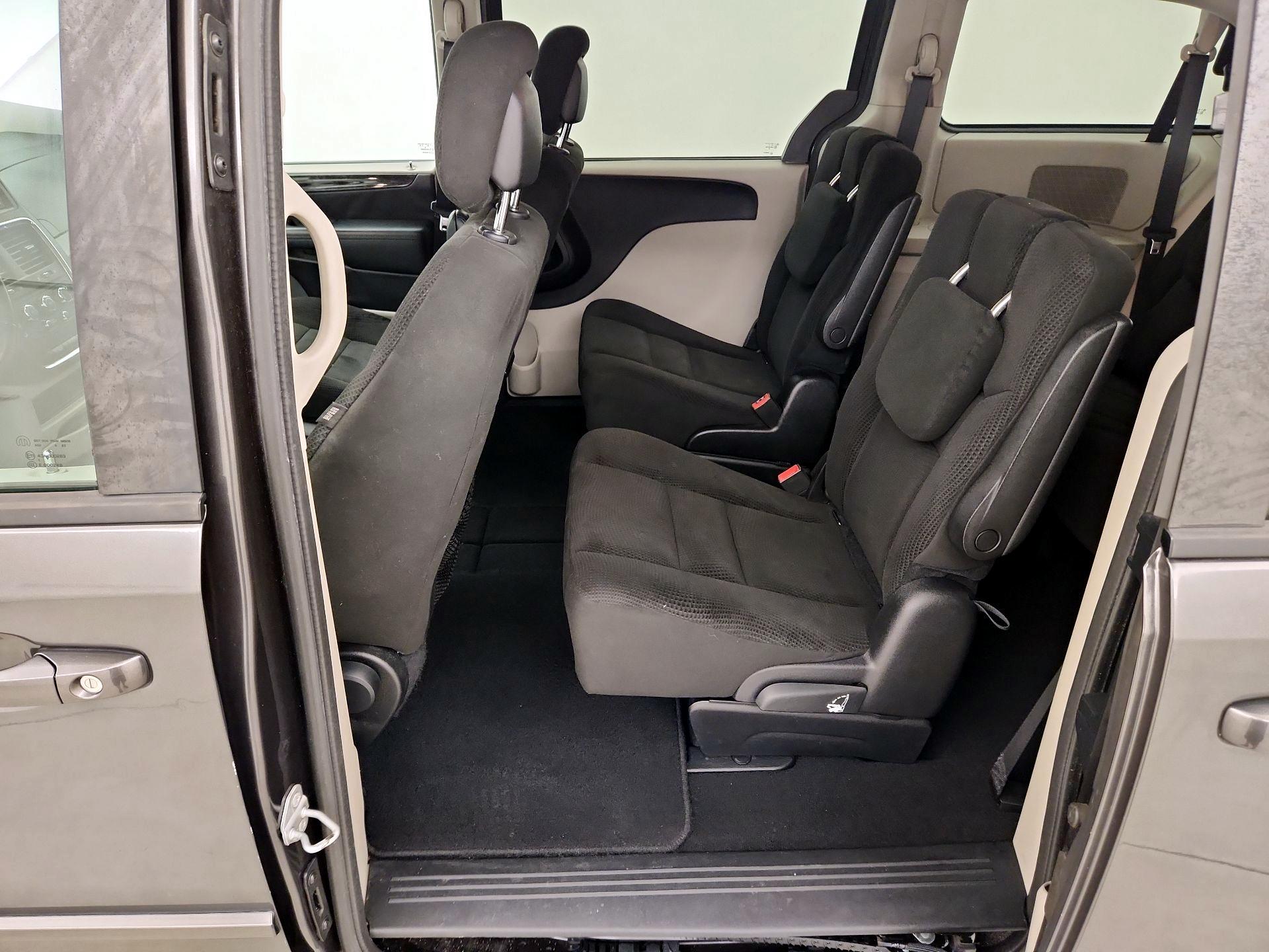 Thumbnail: 2016 Dodge Grand Caravan - 17