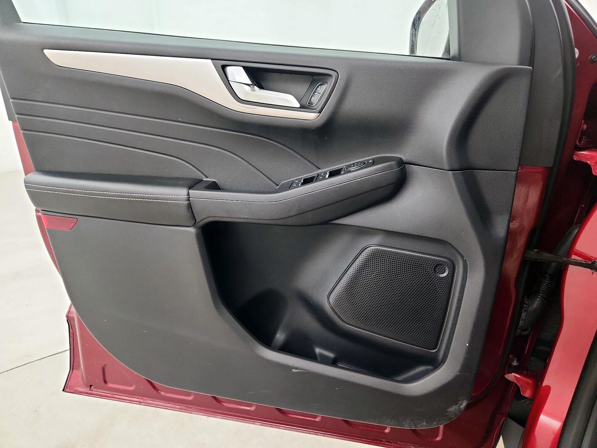 Thumbnail: 2021 Ford Escape - 10