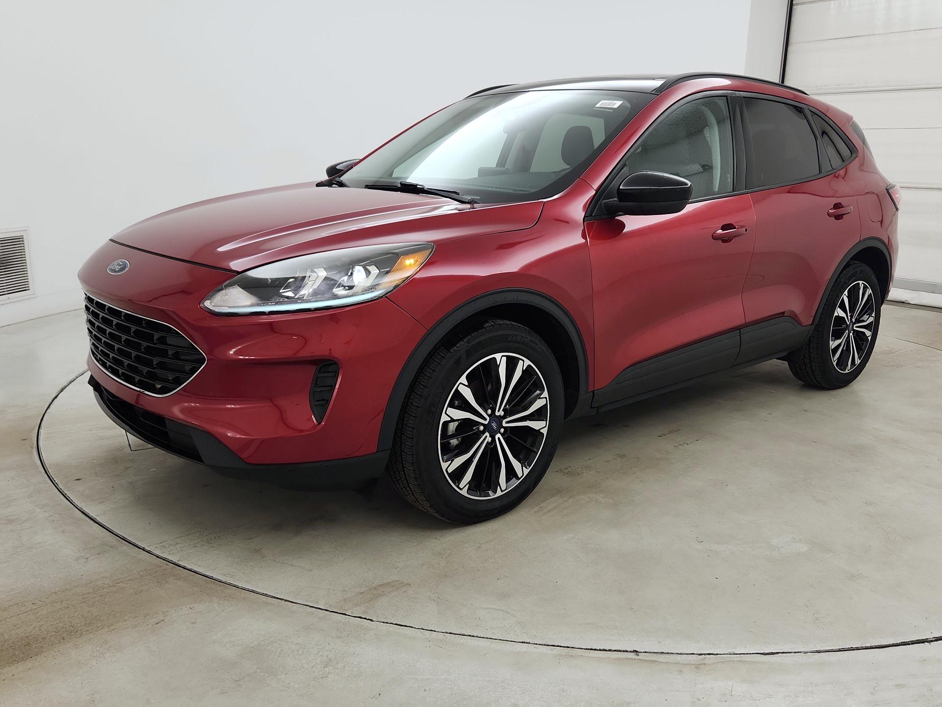 Thumbnail: 2021 Ford Escape - 3
