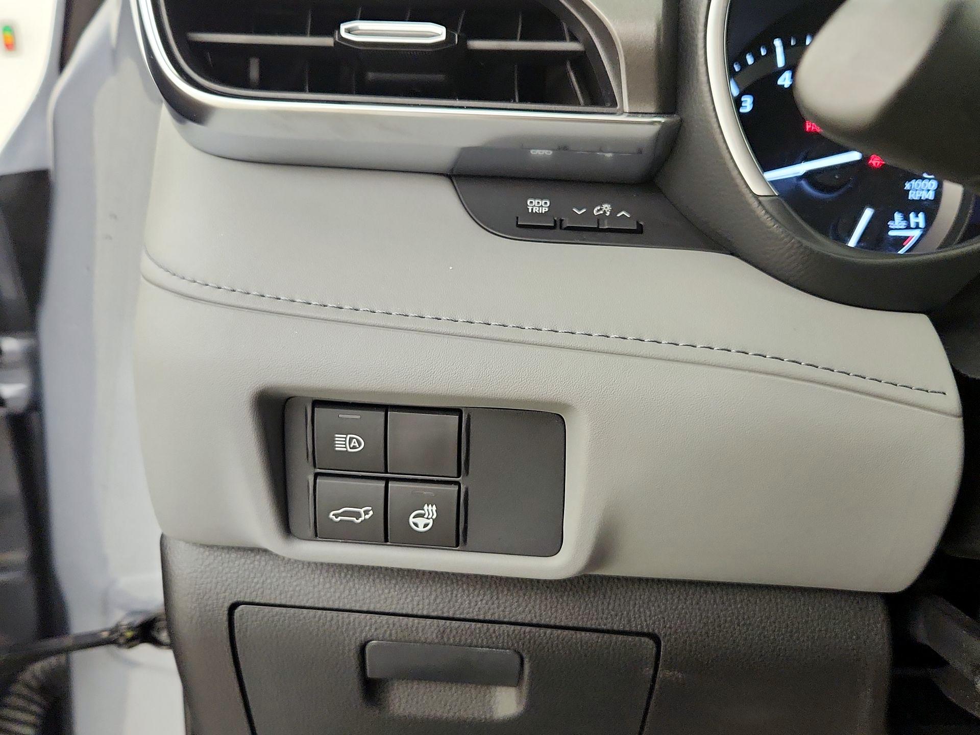 Thumbnail: 2021 Toyota Highlander - 13