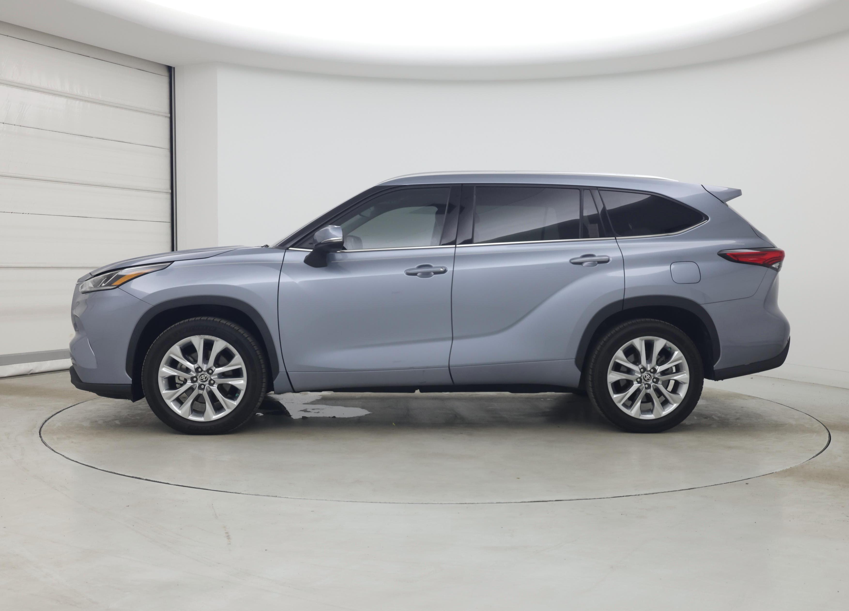 Thumbnail: 2021 Toyota Highlander - 3