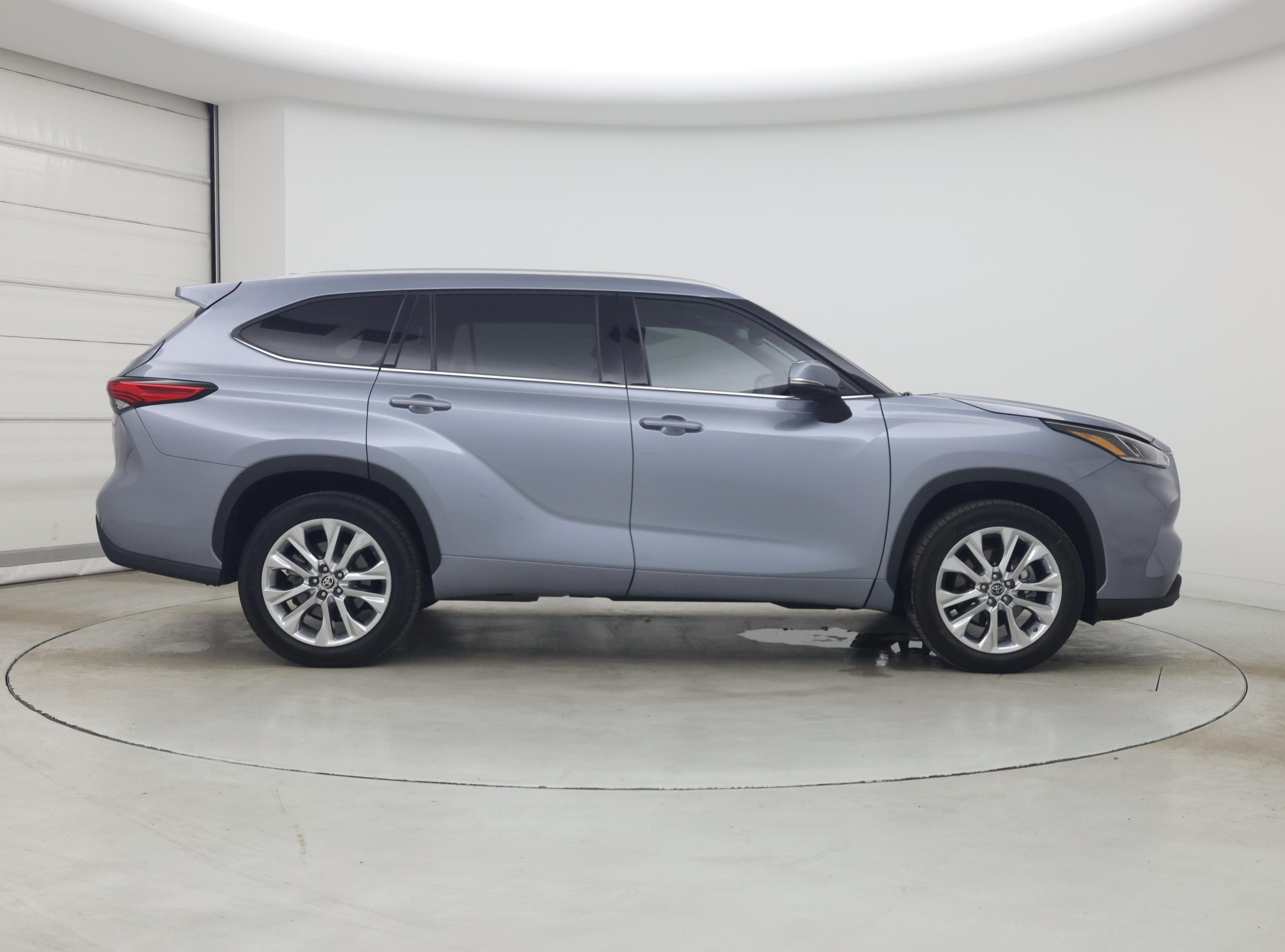 Thumbnail: 2021 Toyota Highlander - 7