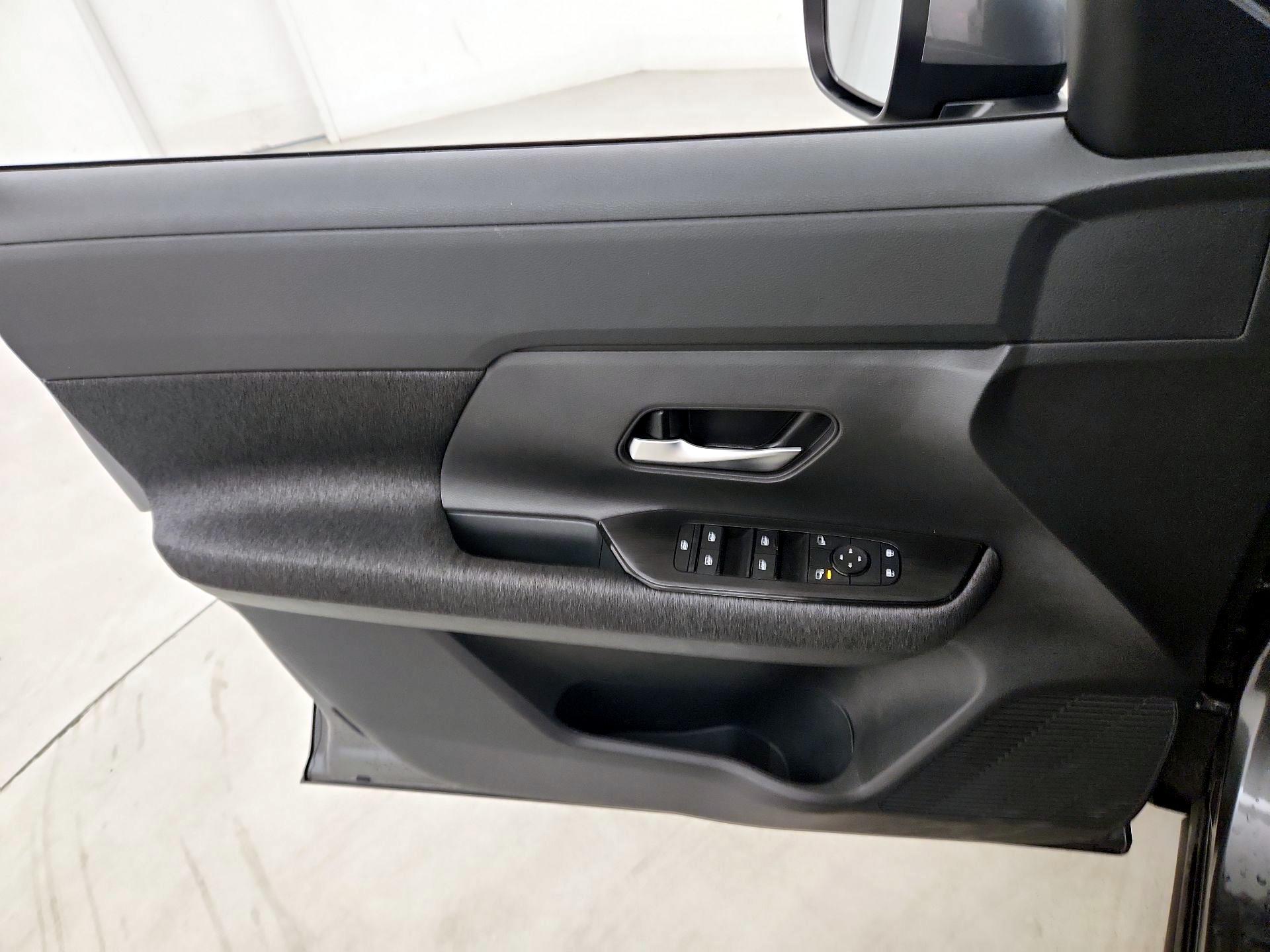 Thumbnail: 2025 Nissan Kicks - 12