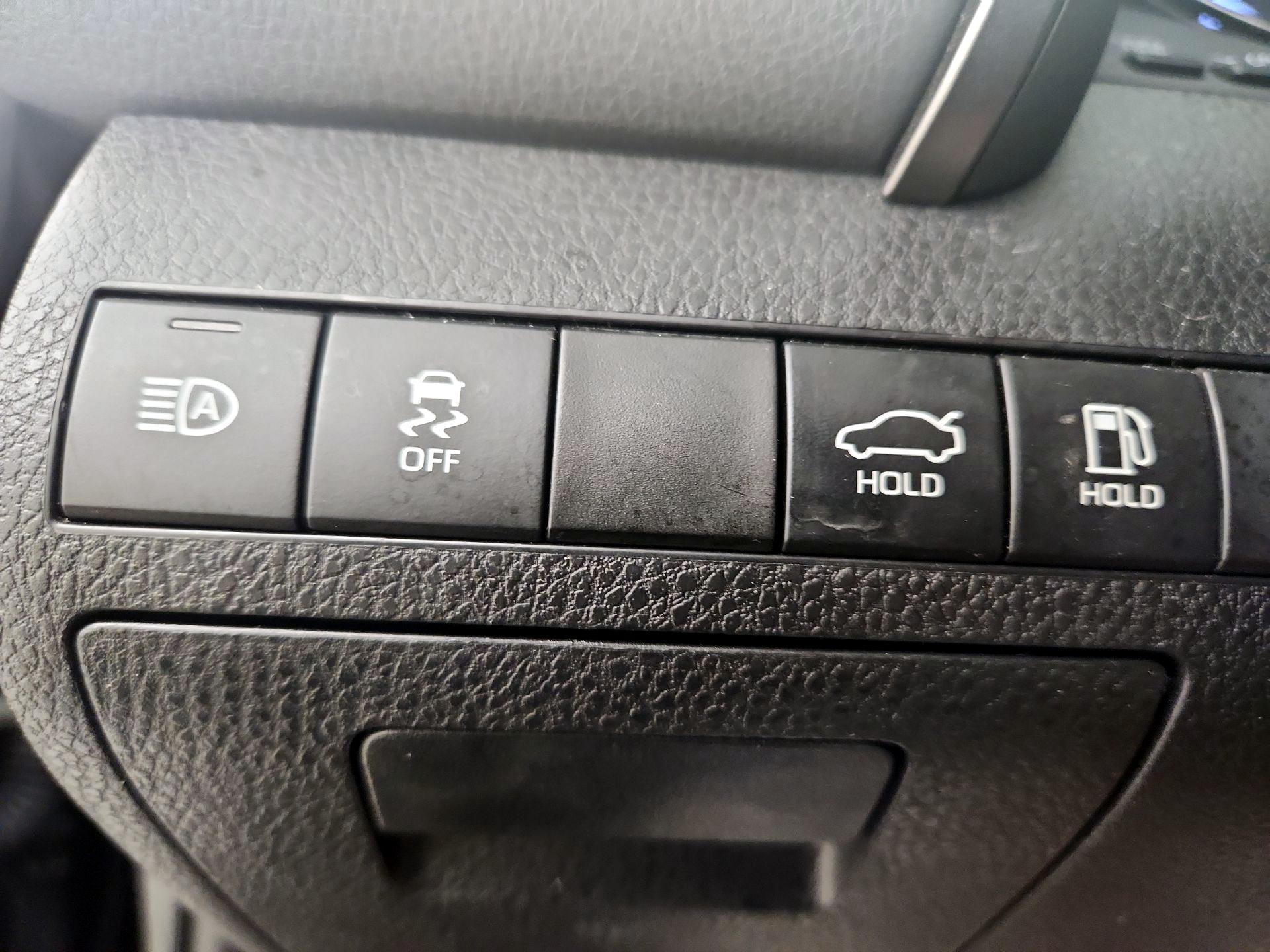 Thumbnail: 2022 Toyota Camry - 11