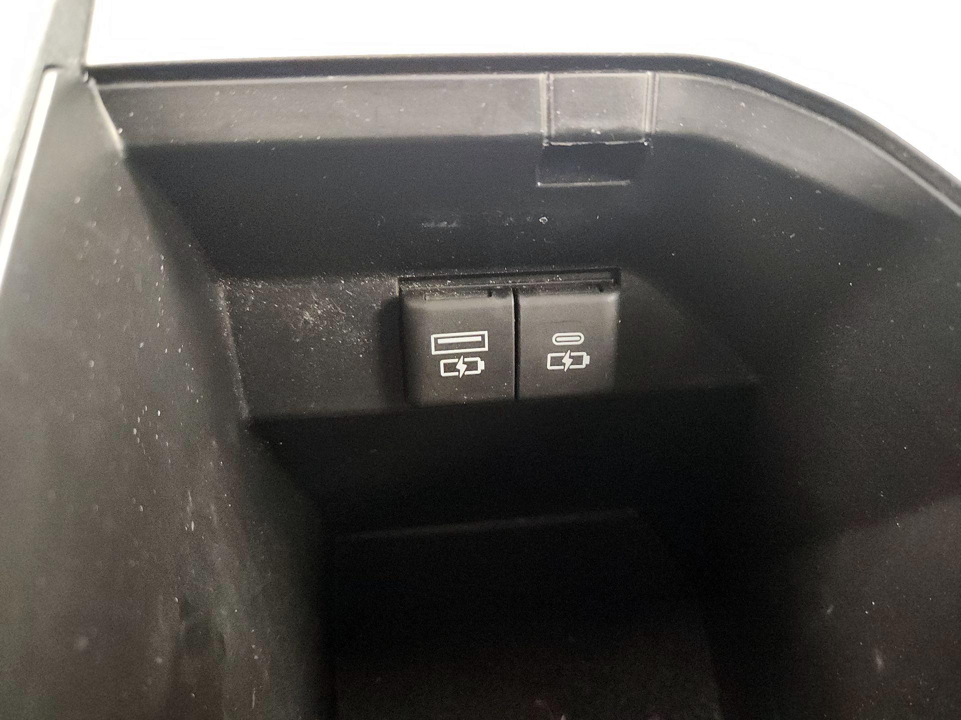 Thumbnail: 2022 Toyota Camry - 16