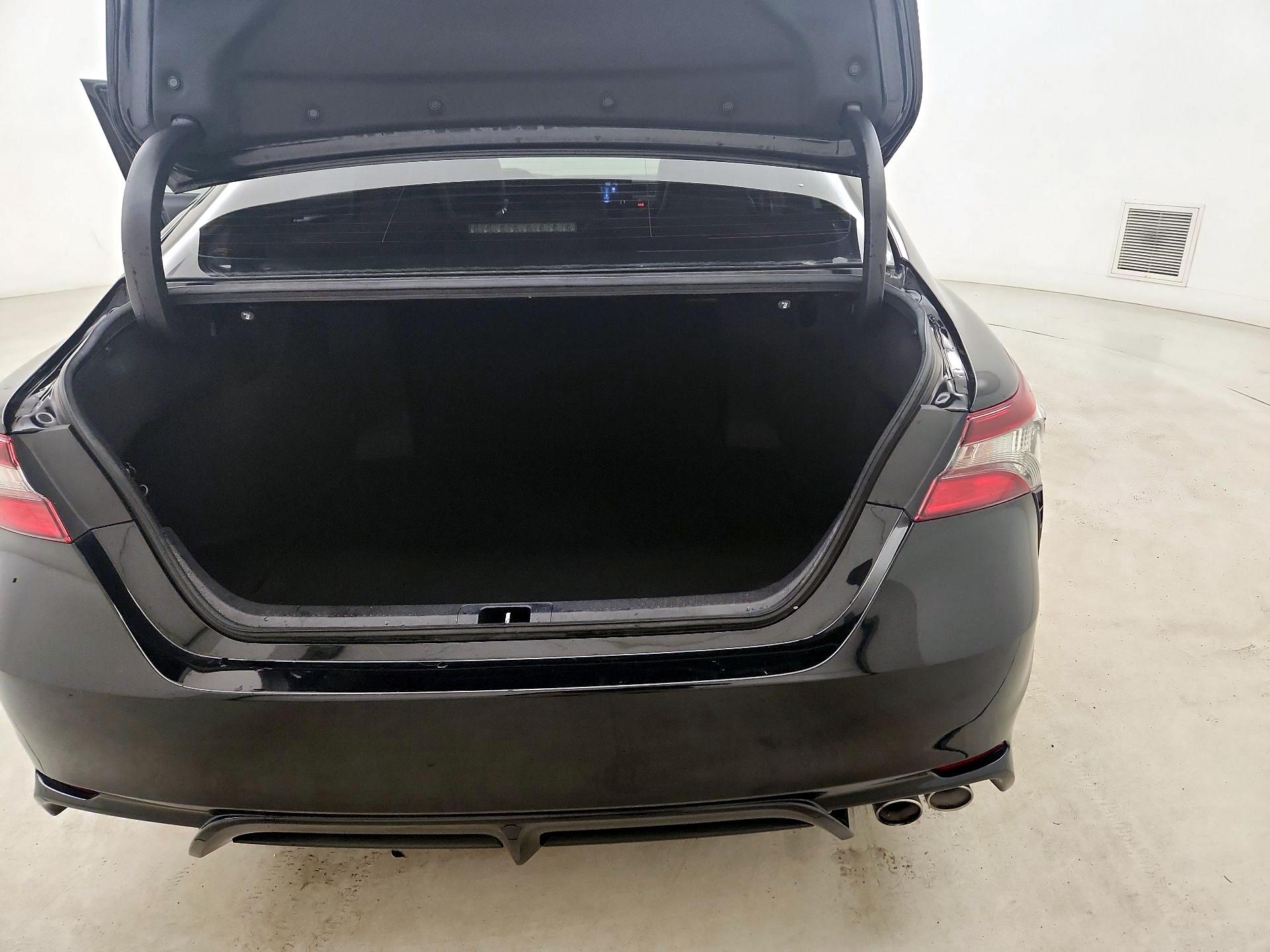 Thumbnail: 2022 Toyota Camry - 18