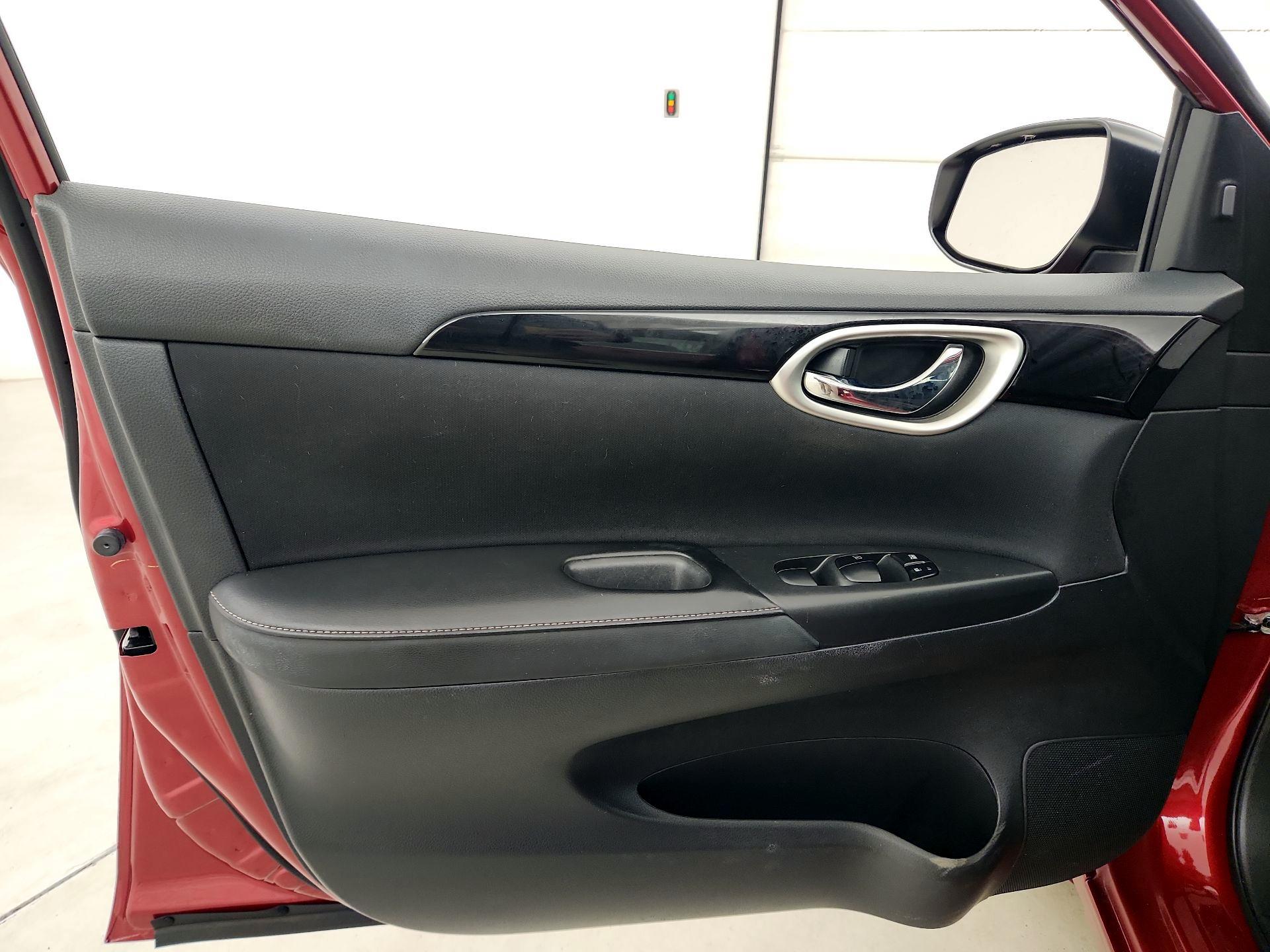 Thumbnail: 2019 Nissan Sentra - 12