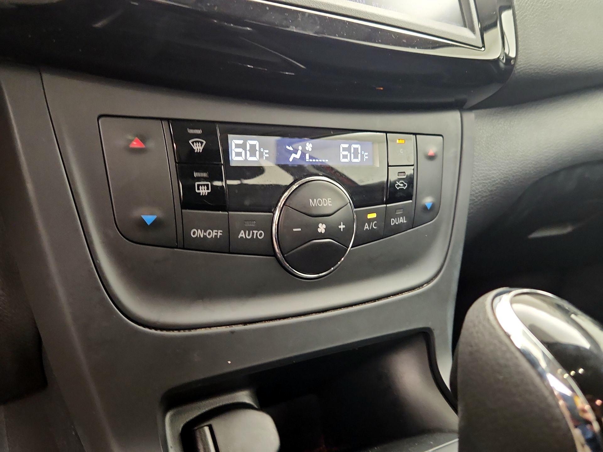 Thumbnail: 2019 Nissan Sentra - 16