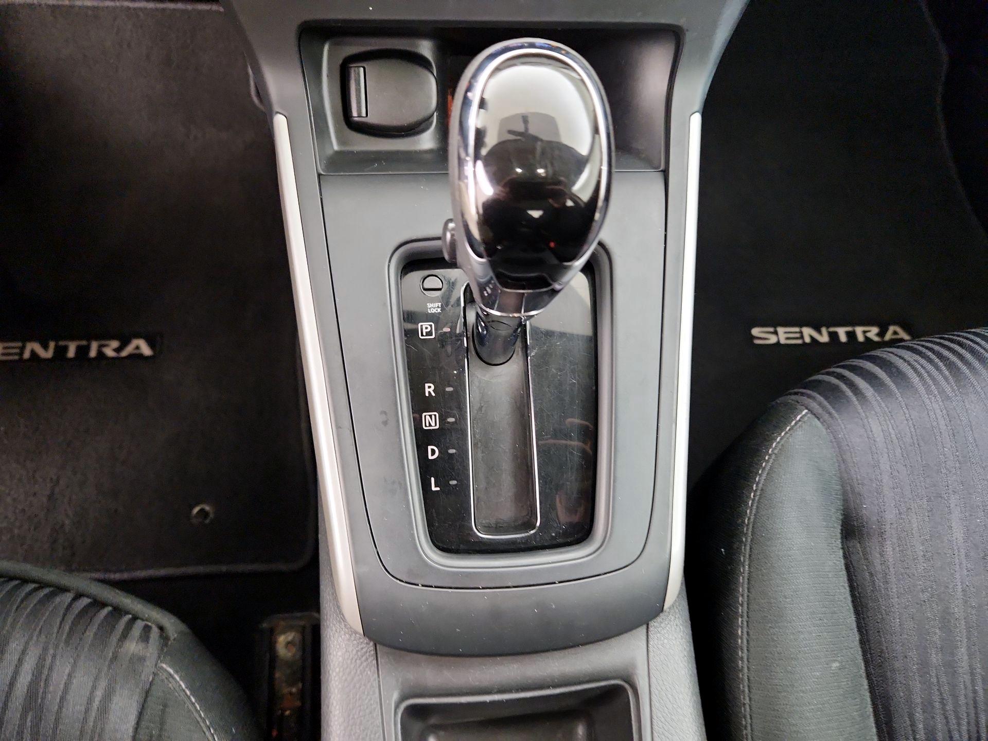 Thumbnail: 2019 Nissan Sentra - 17