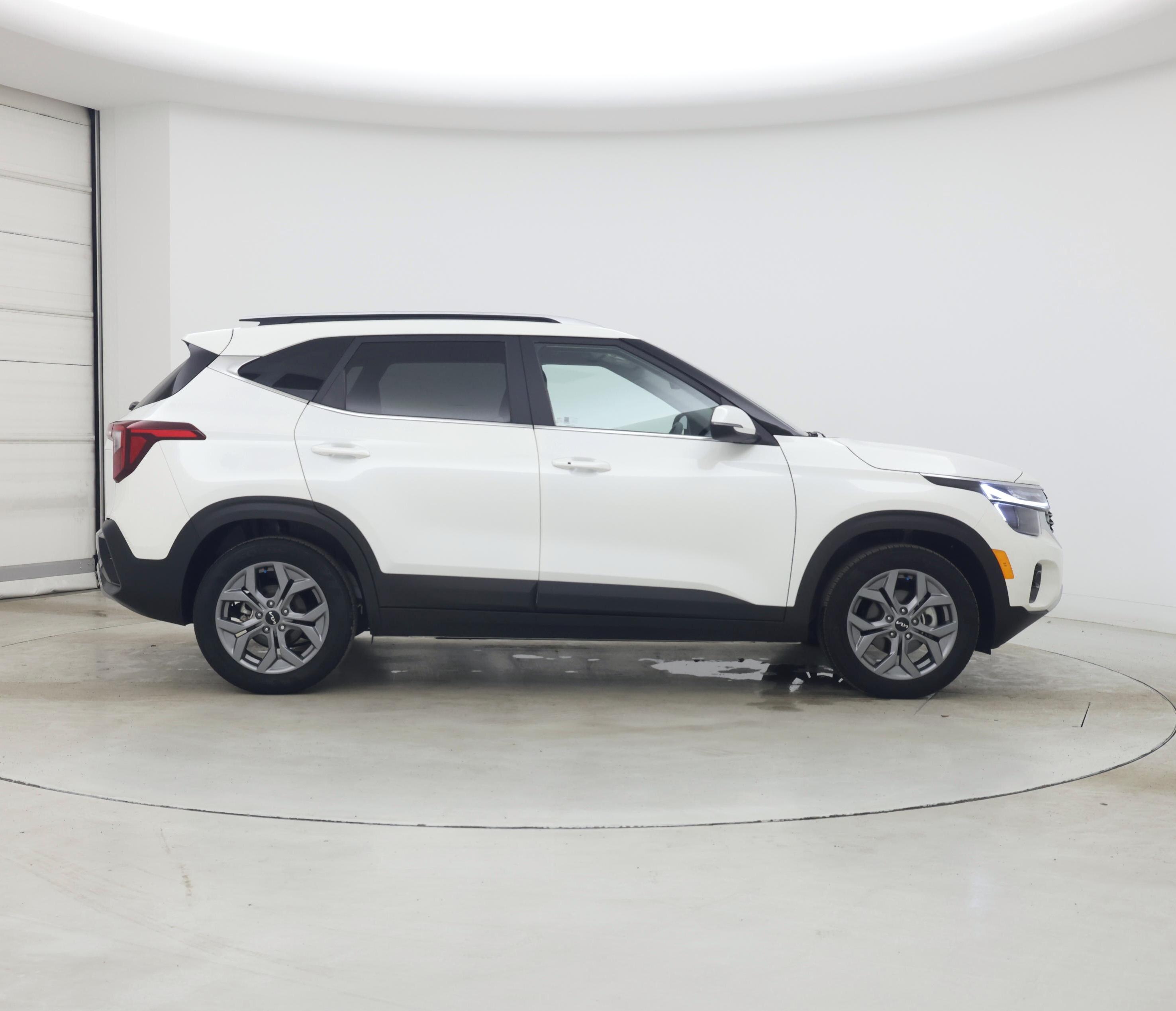 Thumbnail: 2024 Kia Seltos - 7