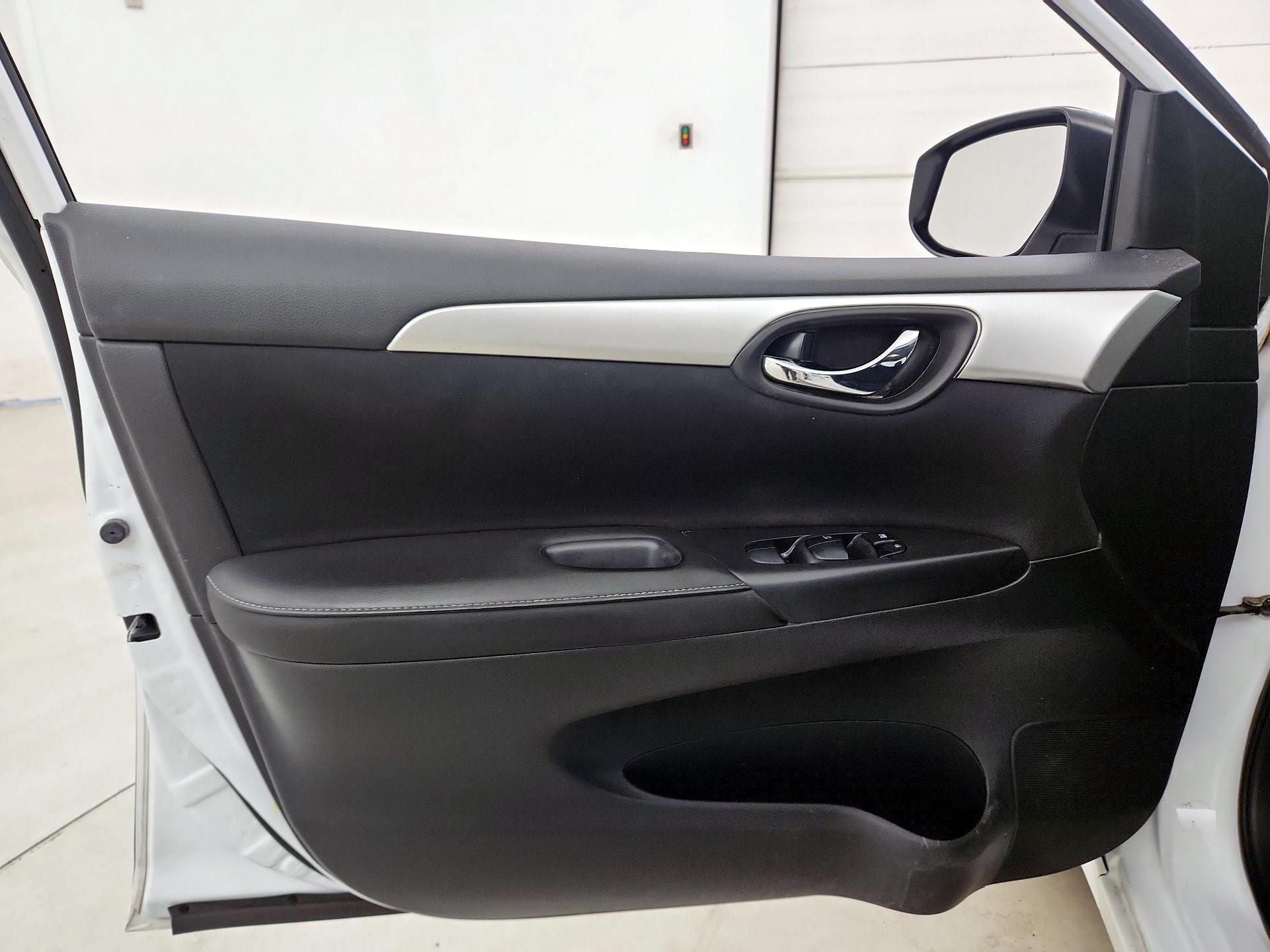 Thumbnail: 2019 Nissan Sentra - 12