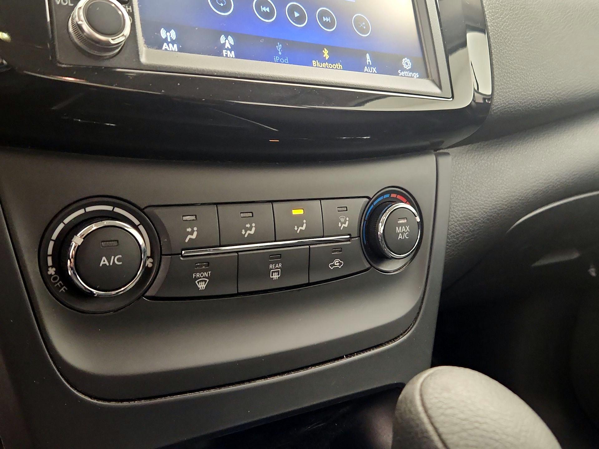 Thumbnail: 2019 Nissan Sentra - 16