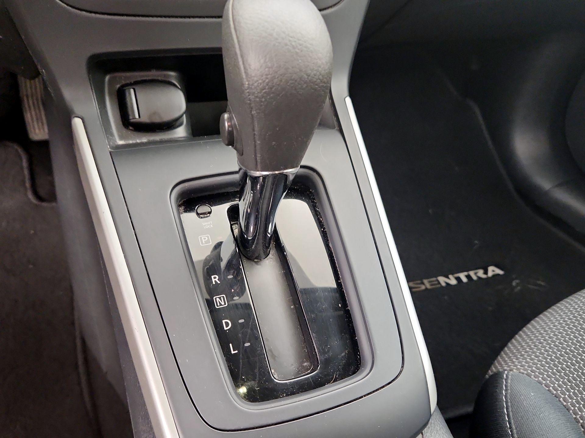 Thumbnail: 2019 Nissan Sentra - 17