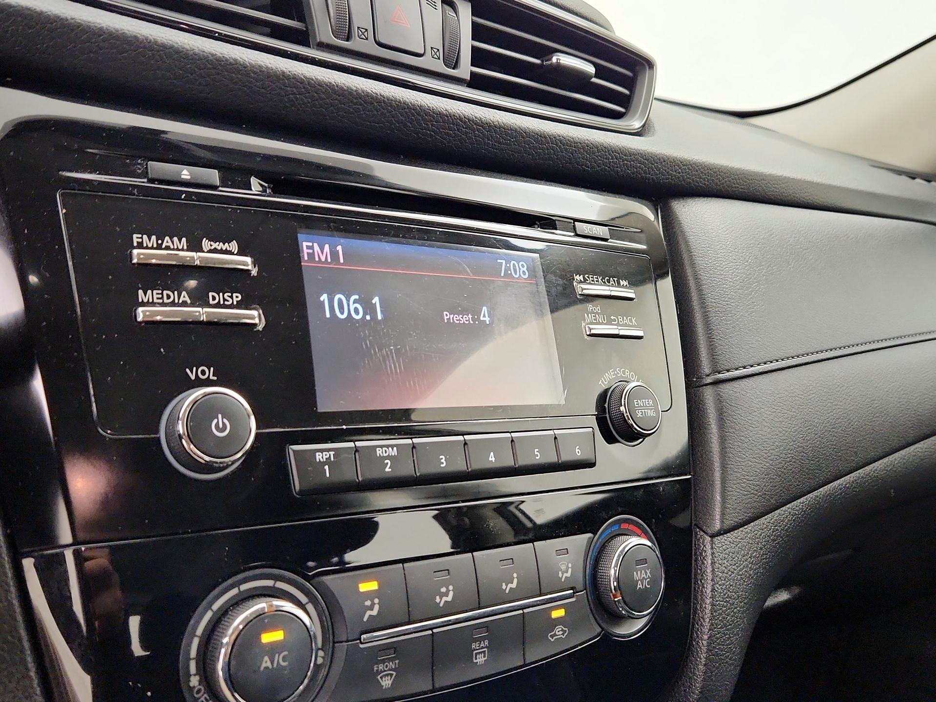 Thumbnail: 2017 Nissan Rogue - 15