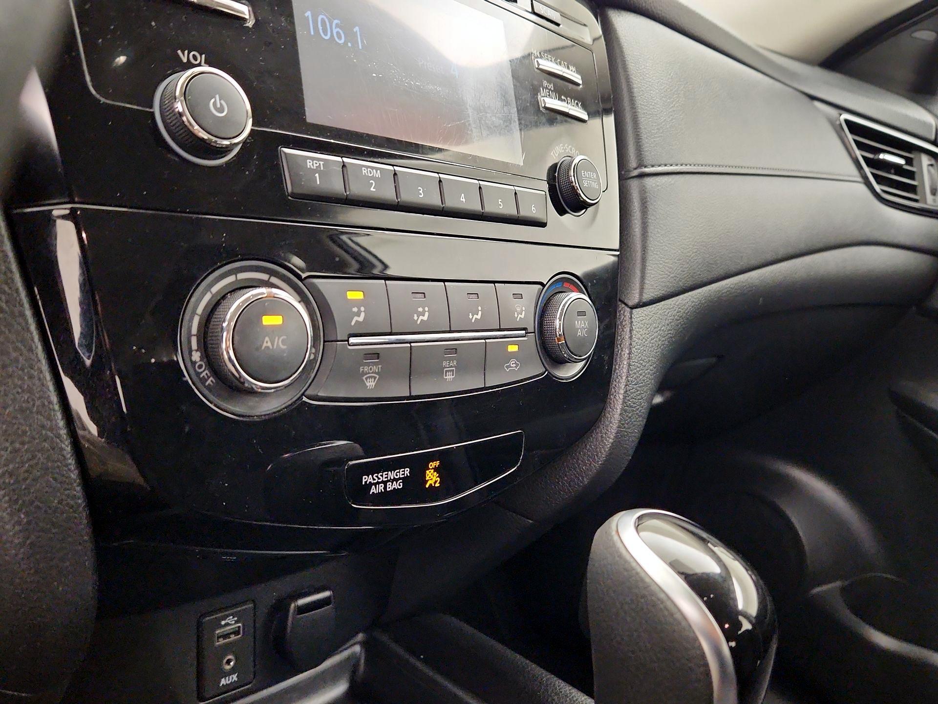 Thumbnail: 2017 Nissan Rogue - 16