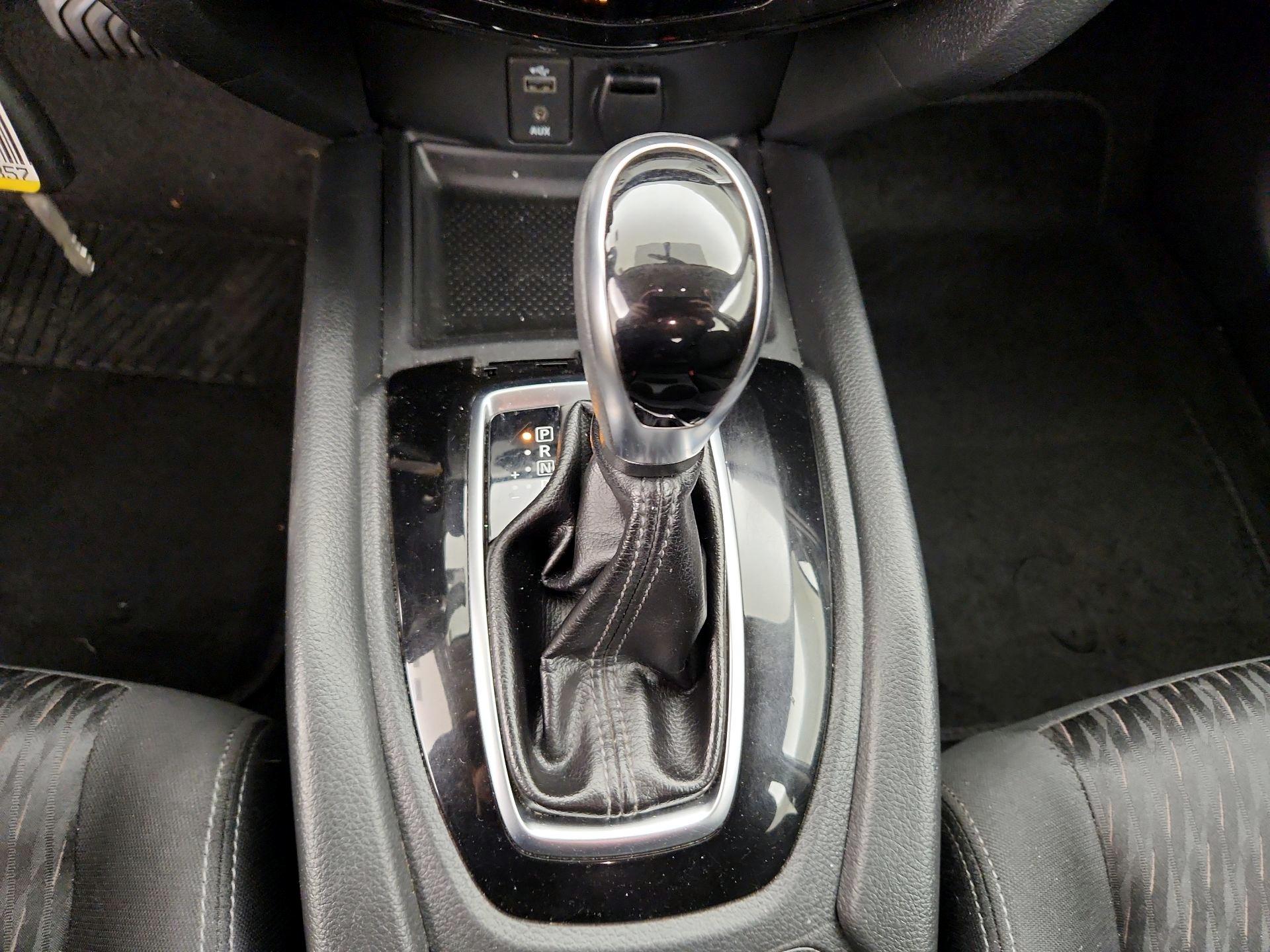 Thumbnail: 2017 Nissan Rogue - 17