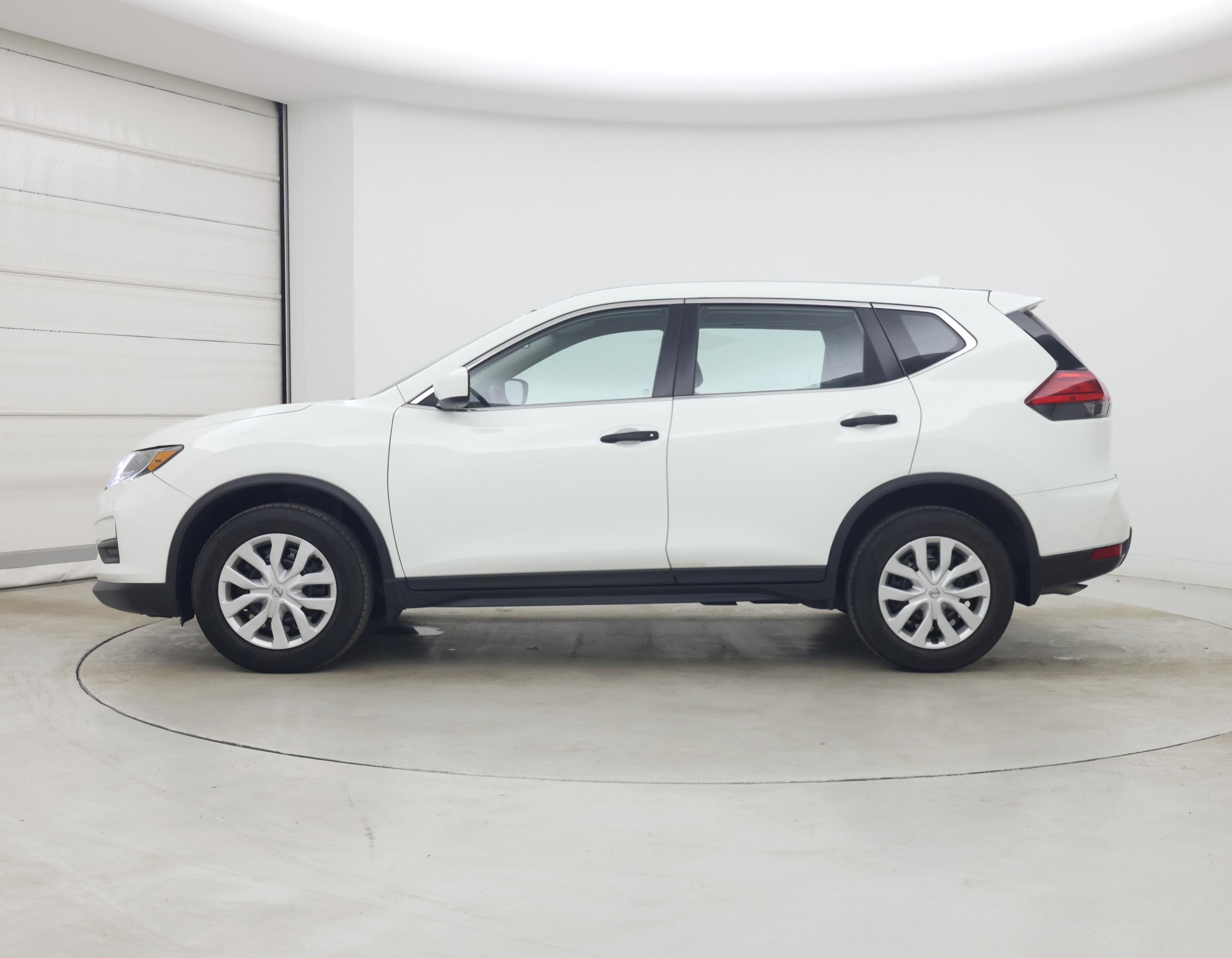 Thumbnail: 2017 Nissan Rogue - 3