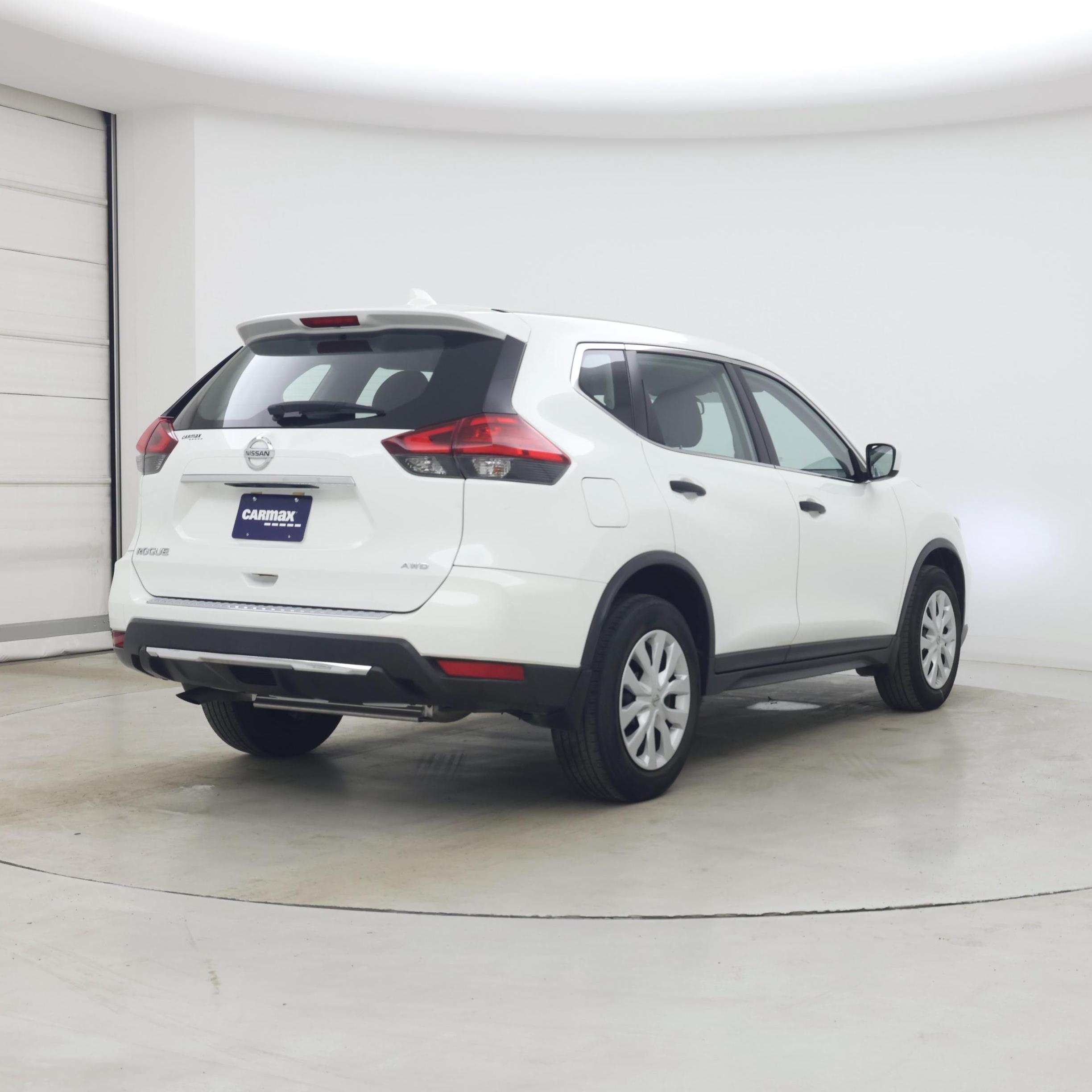 Thumbnail: 2017 Nissan Rogue - 8