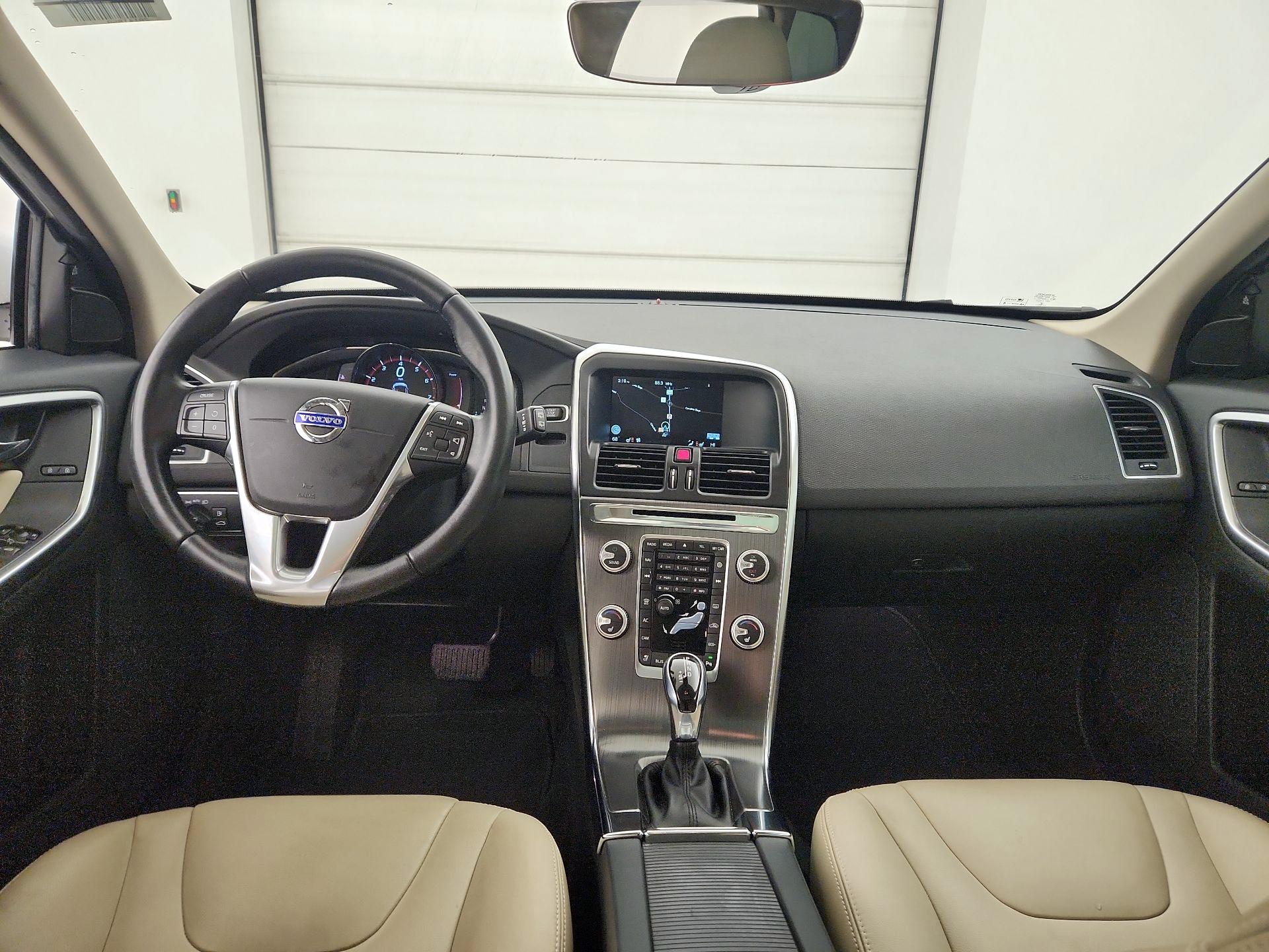 Thumbnail: 2016 Volvo XC60 - 9