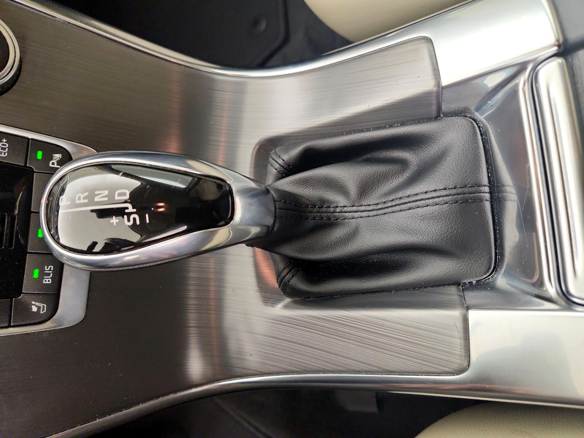 Thumbnail: 2016 Volvo XC60 - 18