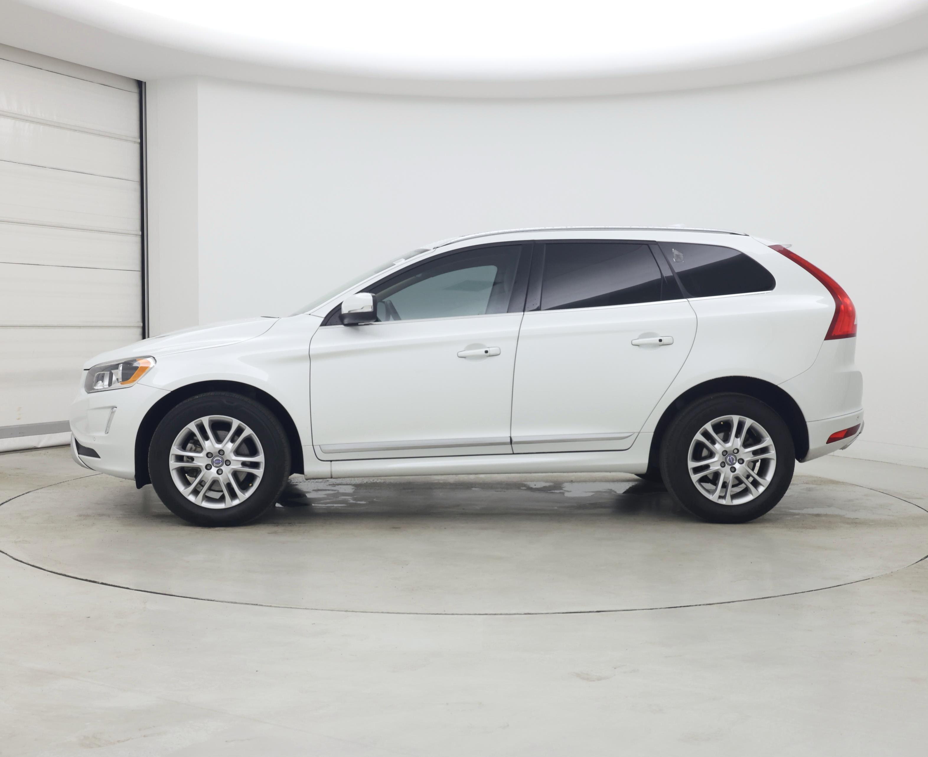 Thumbnail: 2016 Volvo XC60 - 3