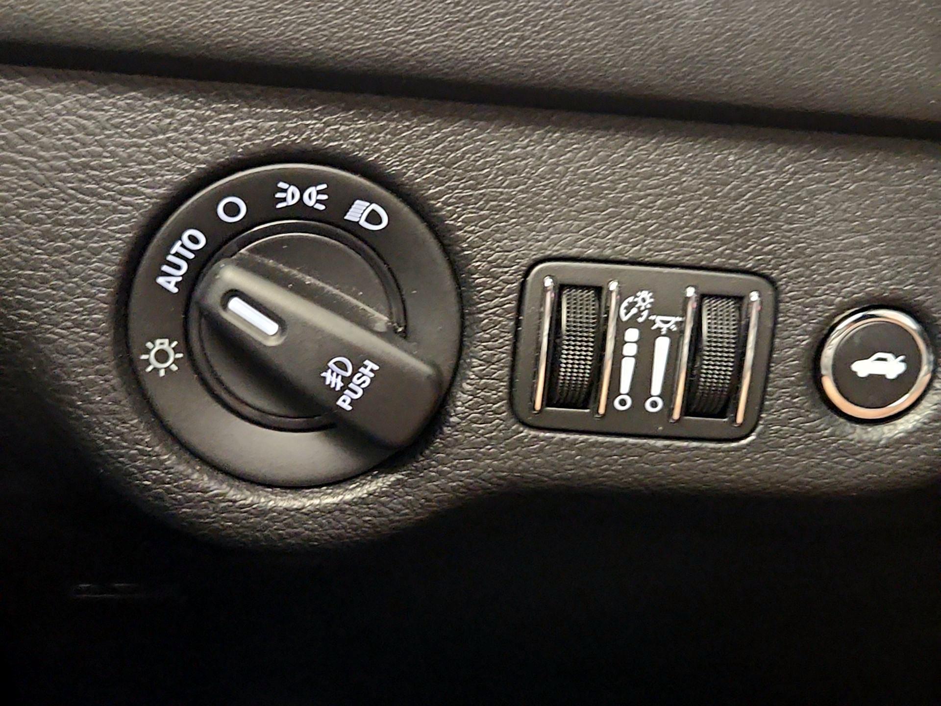 Thumbnail: 2020 Dodge Charger - 11