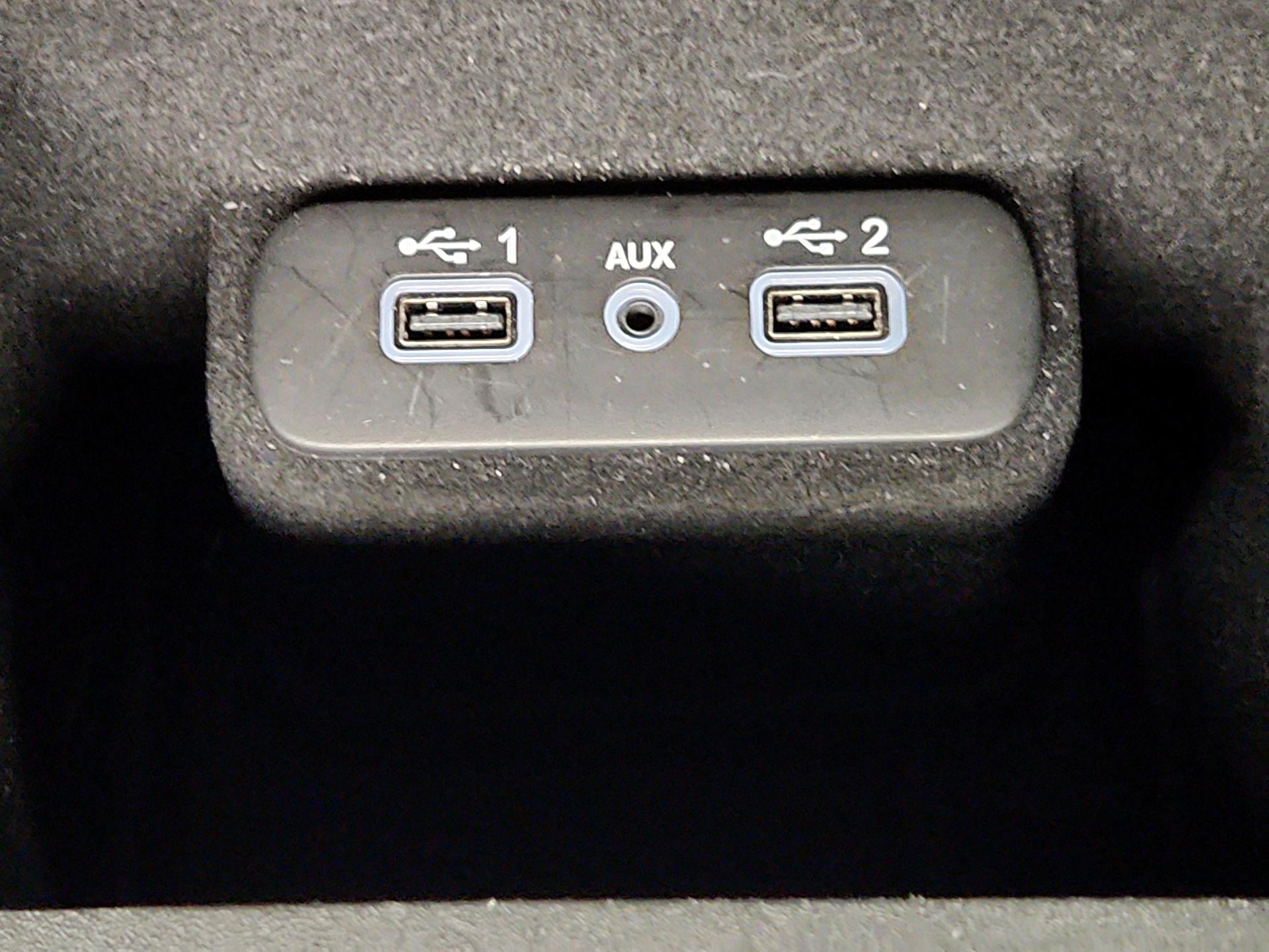 Thumbnail: 2020 Dodge Charger - 17