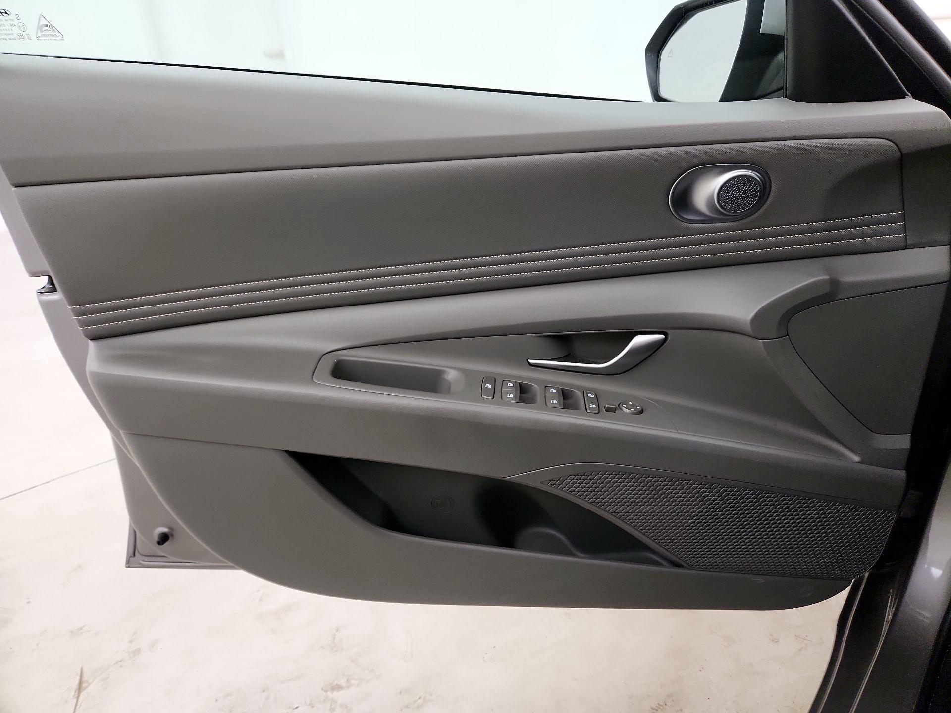 Thumbnail: 2023 Hyundai Elantra - 10