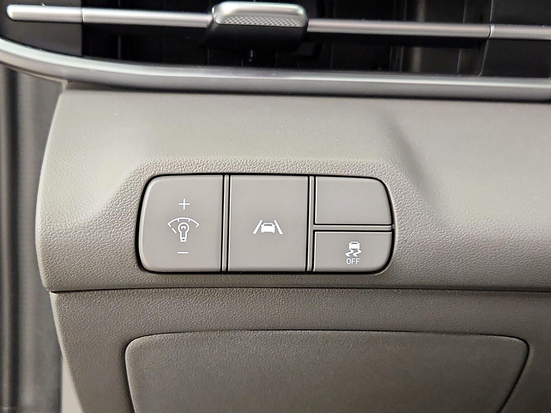 Thumbnail: 2023 Hyundai Elantra - 11