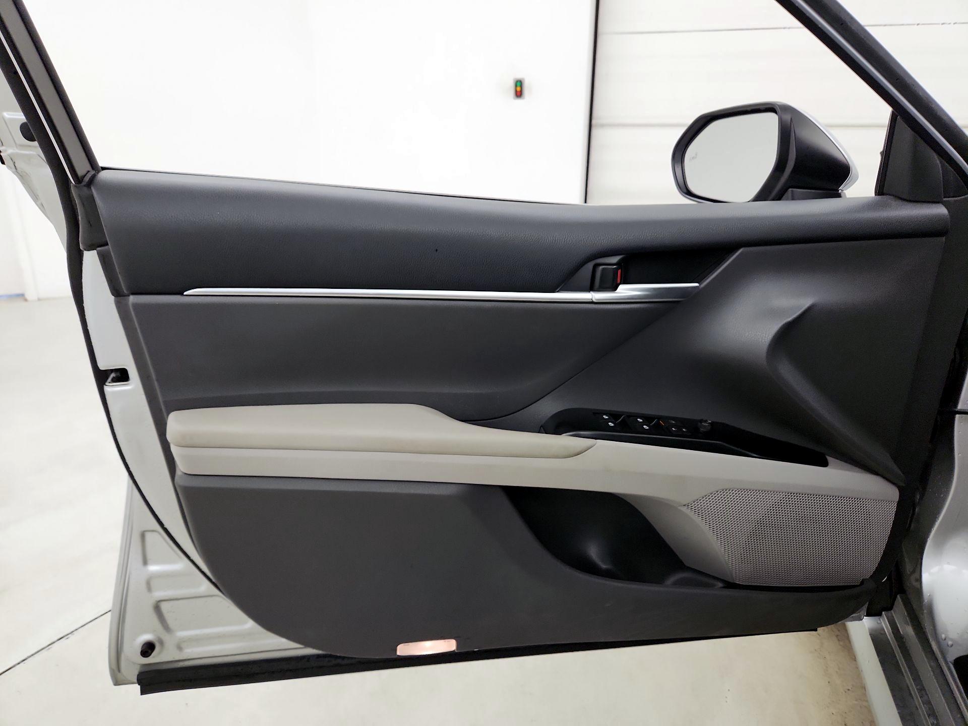 Thumbnail: 2018 Toyota Camry - 12