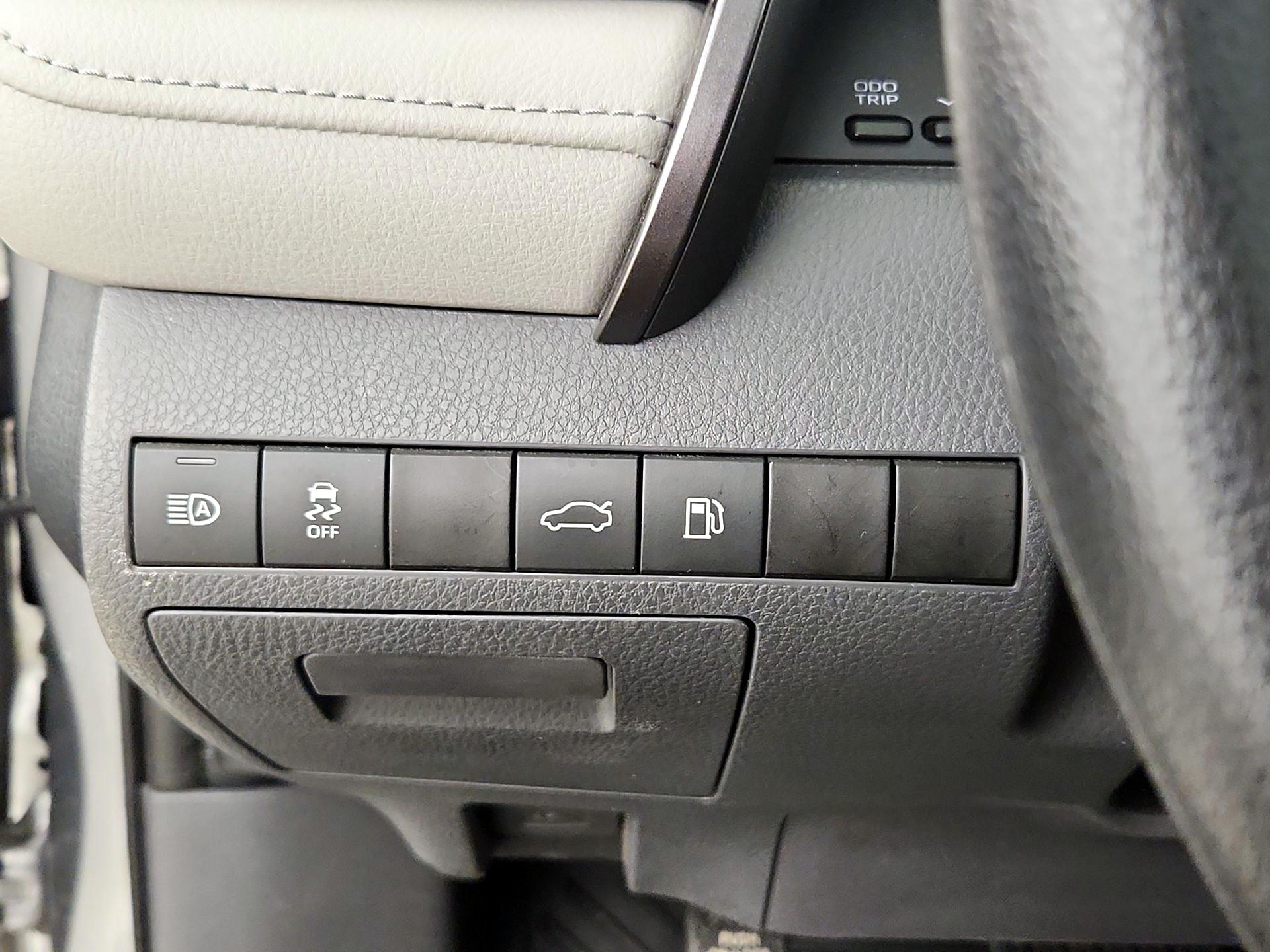 Thumbnail: 2018 Toyota Camry - 13