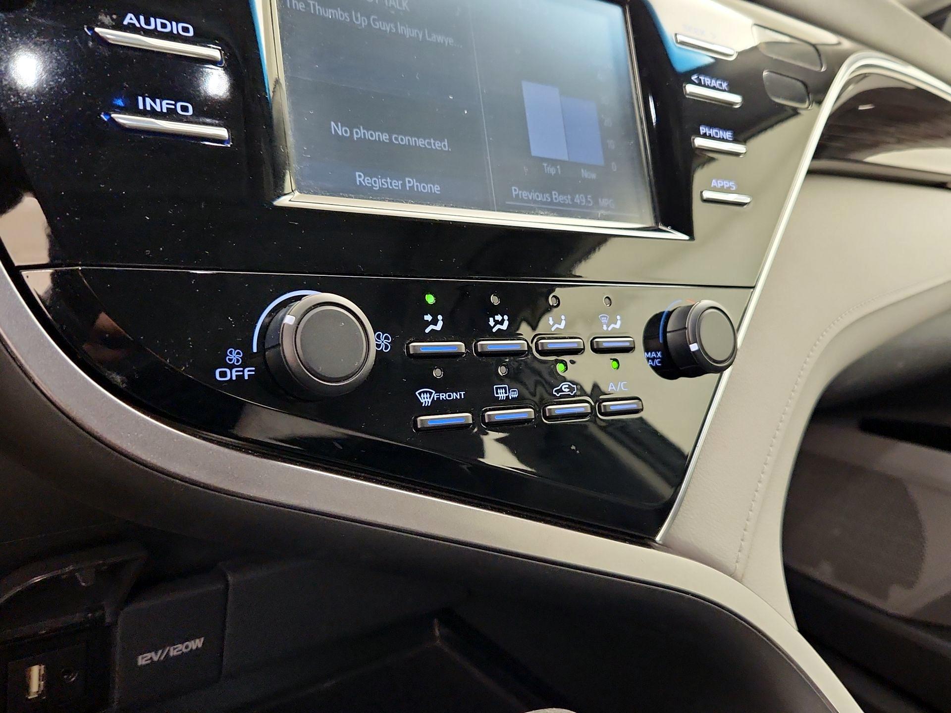 Thumbnail: 2018 Toyota Camry - 16