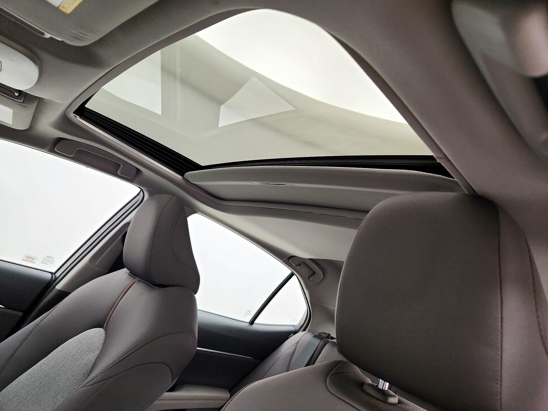 Thumbnail: 2018 Toyota Camry - 19